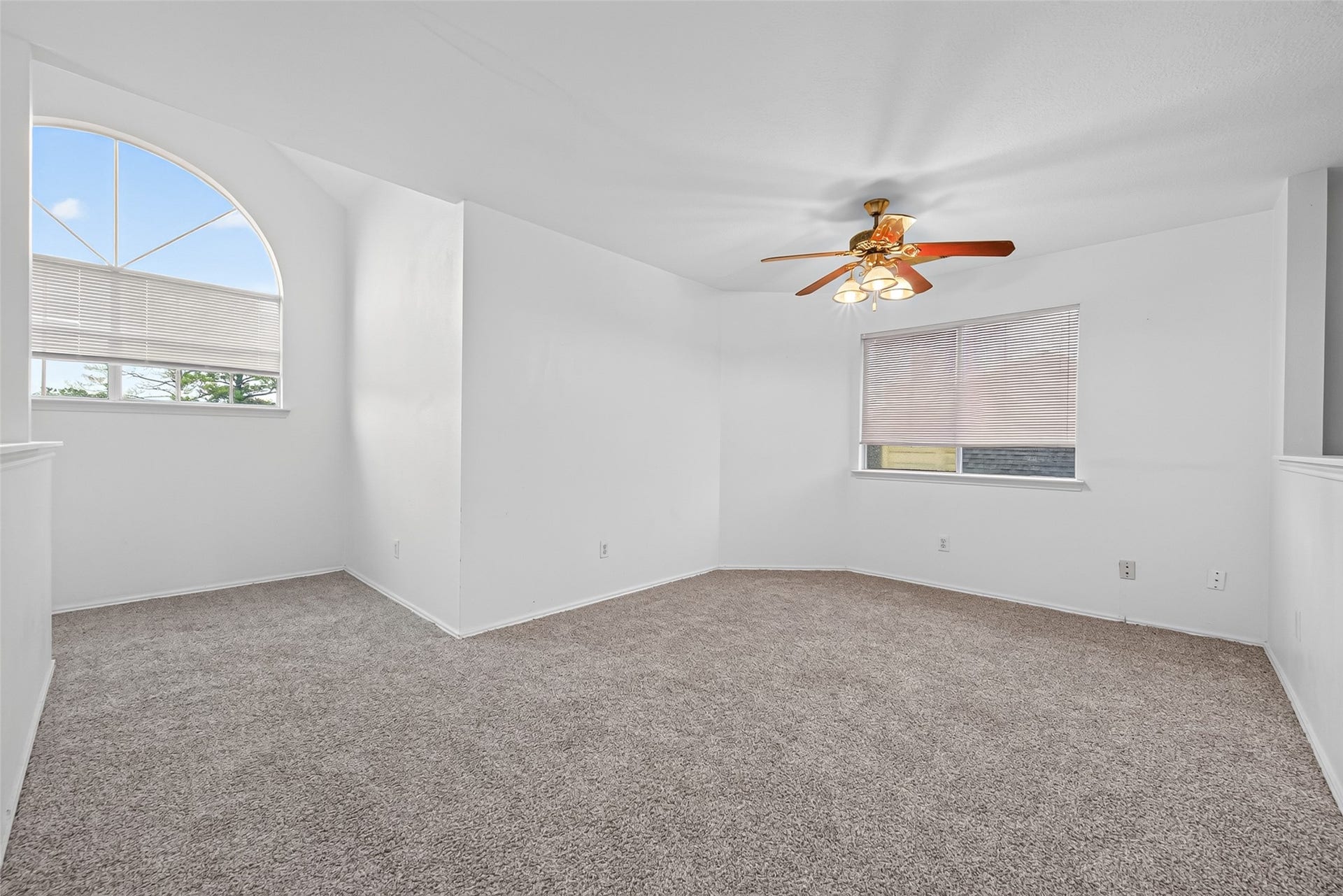 2446 Kenbridge Drive, Houston, TX 77067 2446 Kenbridge Drive, Houston, TX 77067