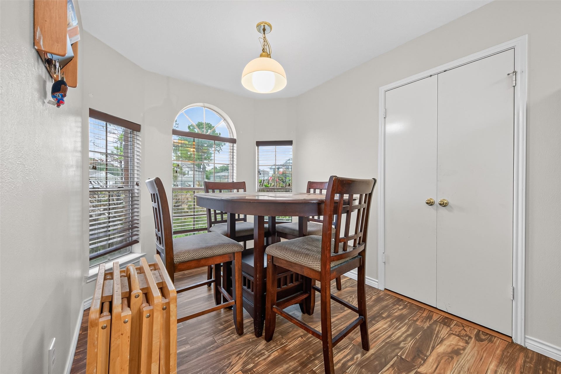 2446 Kenbridge Drive, Houston, TX 77067 2446 Kenbridge Drive, Houston, TX 77067