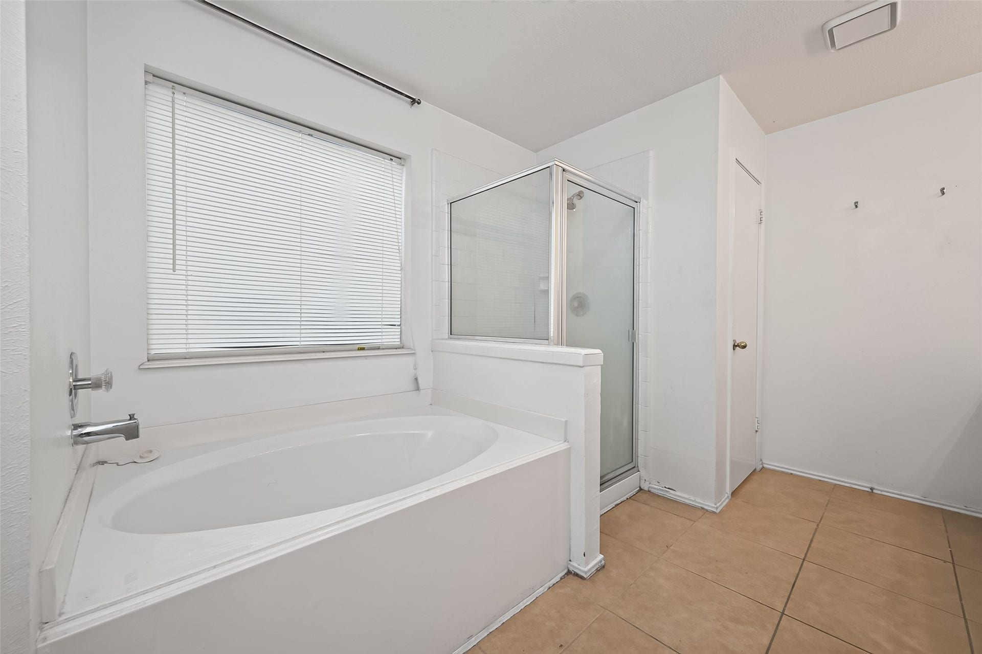 2446 Kenbridge Drive, Houston, TX 77067 2446 Kenbridge Drive, Houston, TX 77067