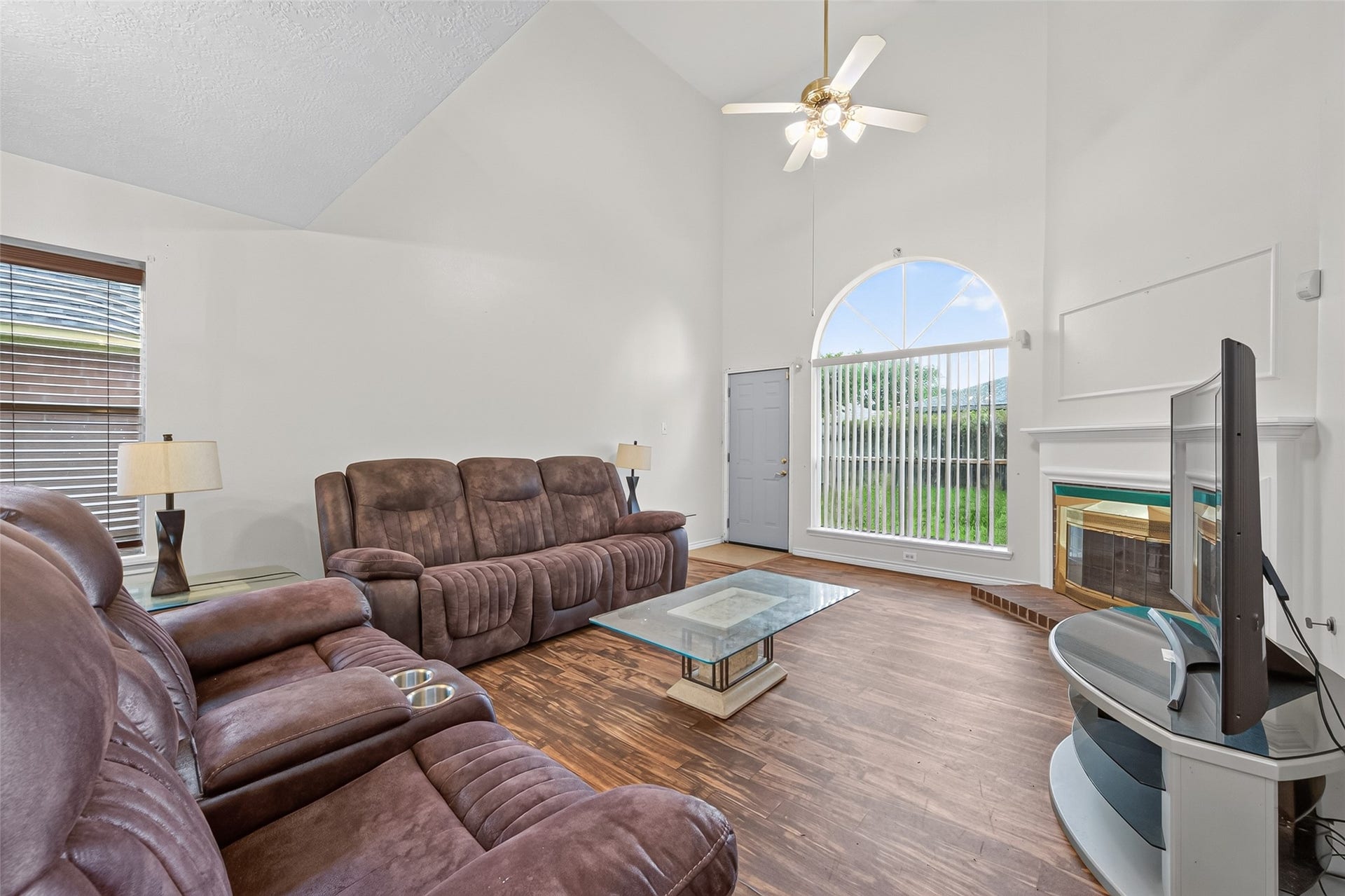2446 Kenbridge Drive, Houston, TX 77067 2446 Kenbridge Drive, Houston, TX 77067