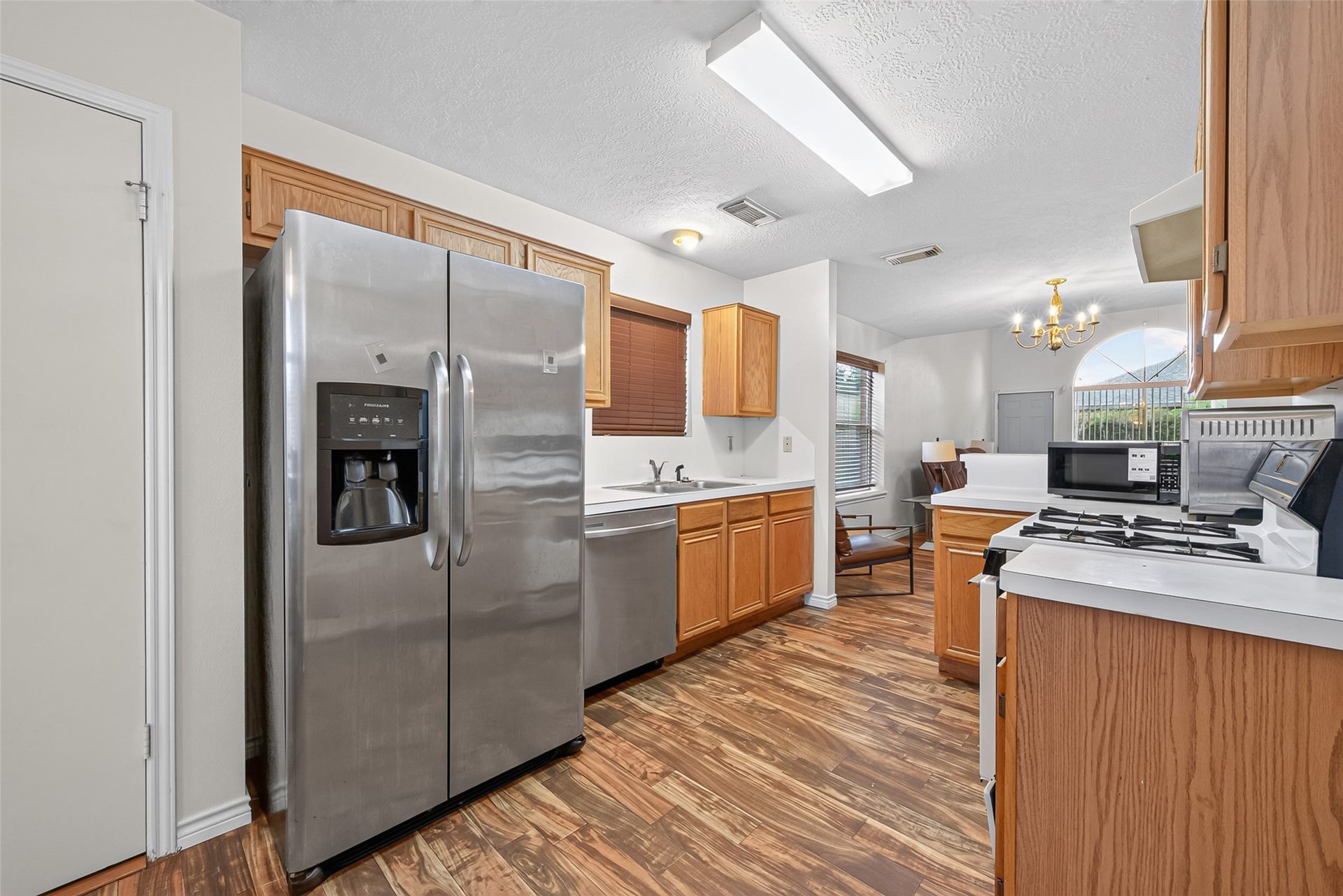 2446 Kenbridge Drive, Houston, TX 77067 2446 Kenbridge Drive, Houston, TX 77067