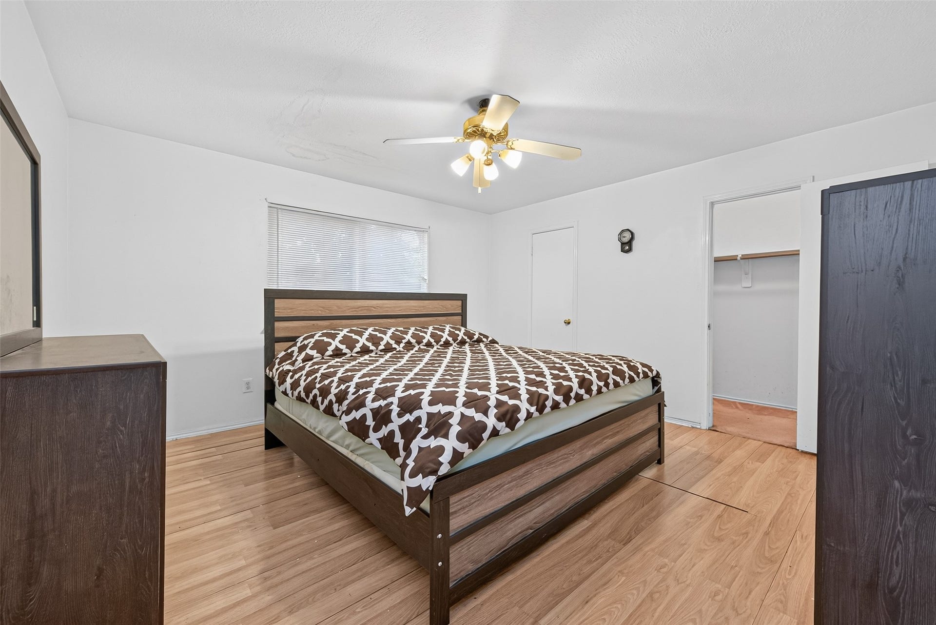 2446 Kenbridge Drive, Houston, TX 77067 2446 Kenbridge Drive, Houston, TX 77067