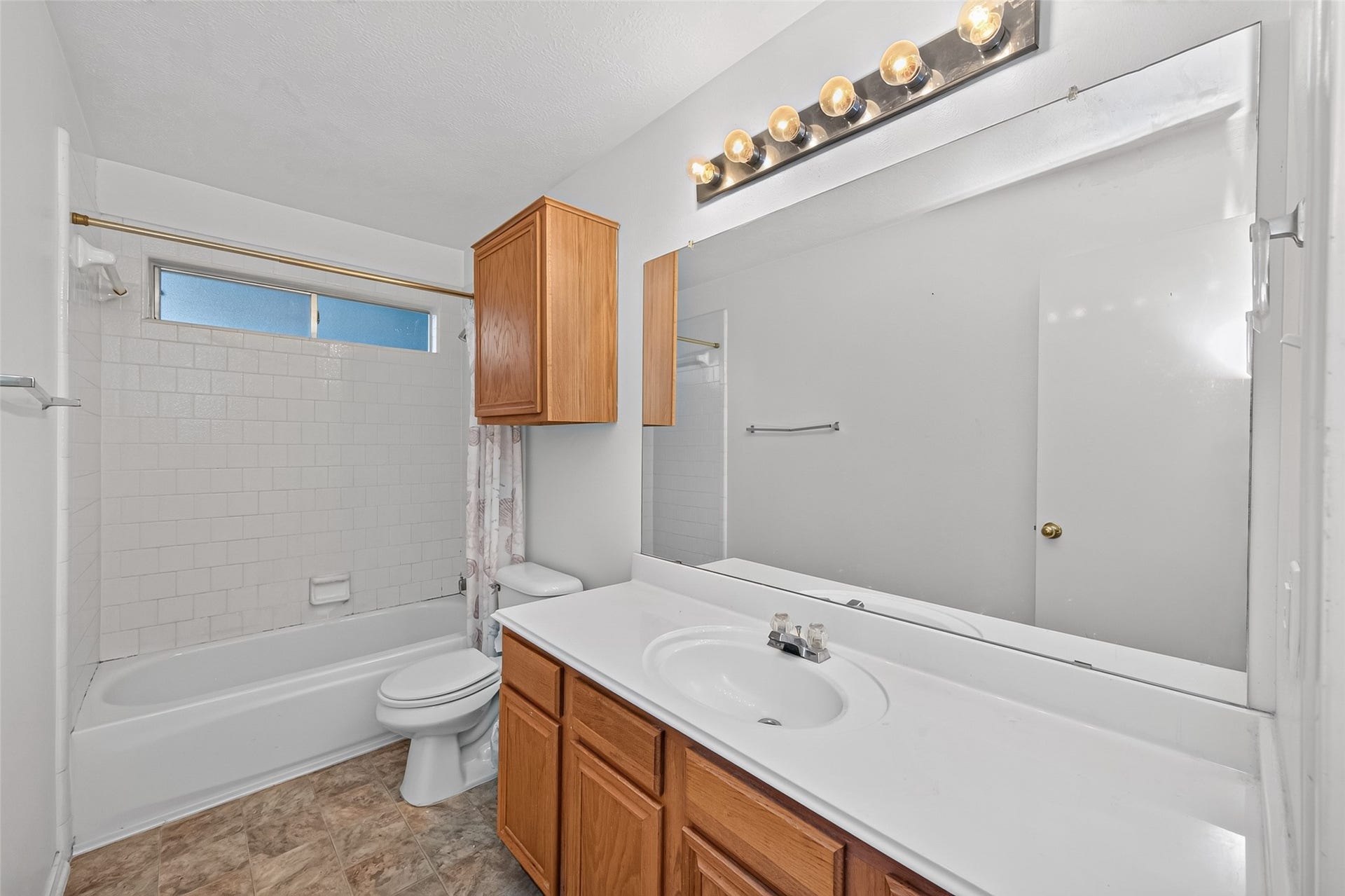 2446 Kenbridge Drive, Houston, TX 77067 2446 Kenbridge Drive, Houston, TX 77067