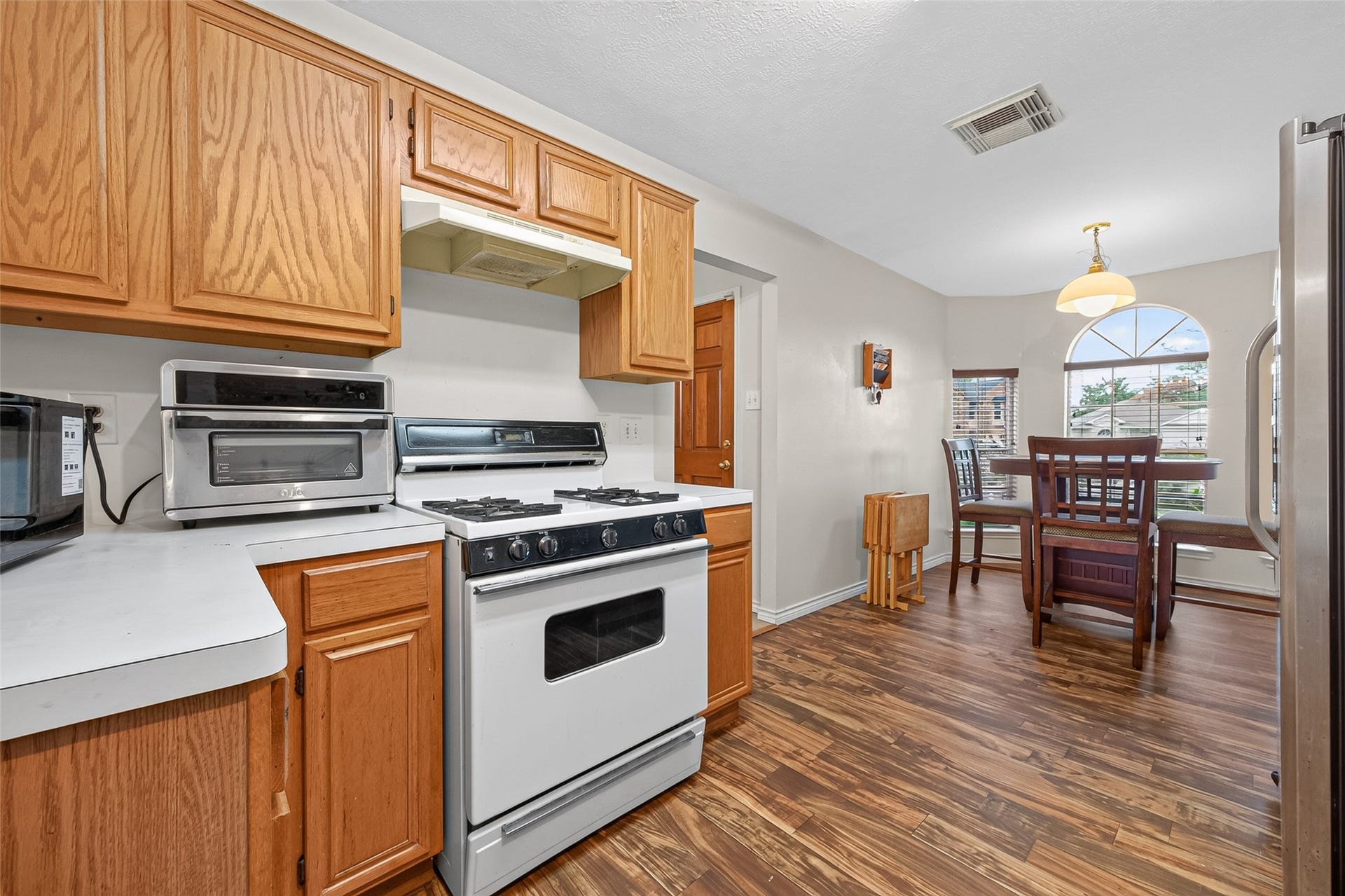 2446 Kenbridge Drive, Houston, TX 77067 2446 Kenbridge Drive, Houston, TX 77067