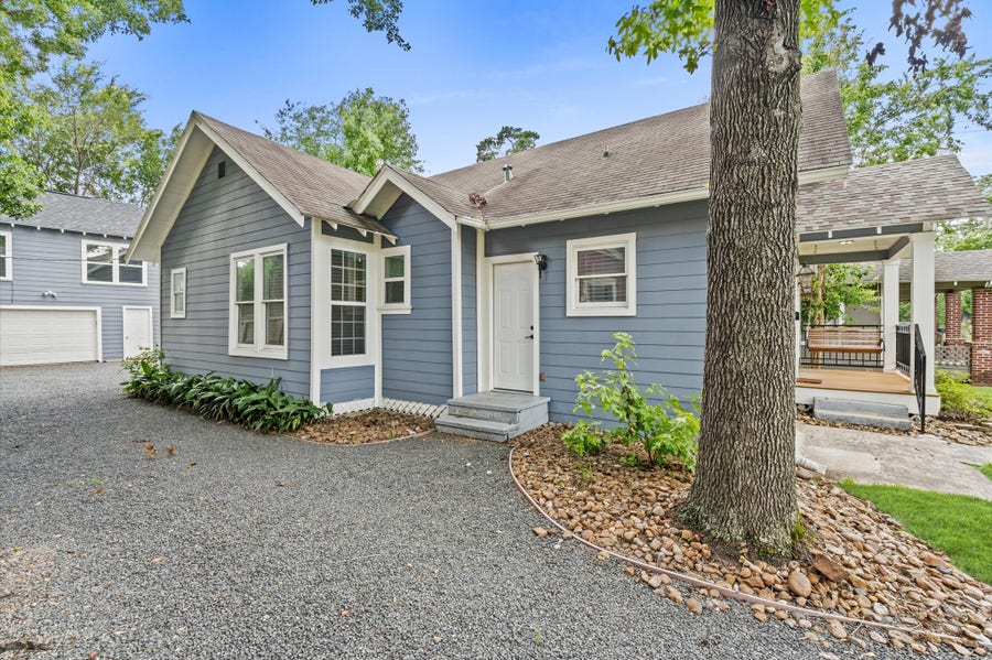 Property photo for 704 E 11th 1/2 Street, Houston, TX