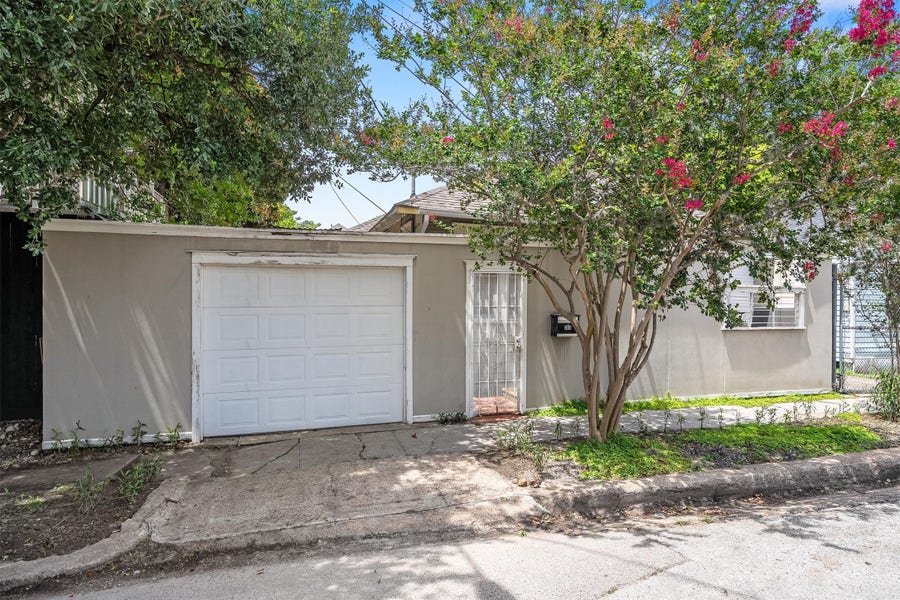 Property photo for 304 Bomar Street, Houston, TX