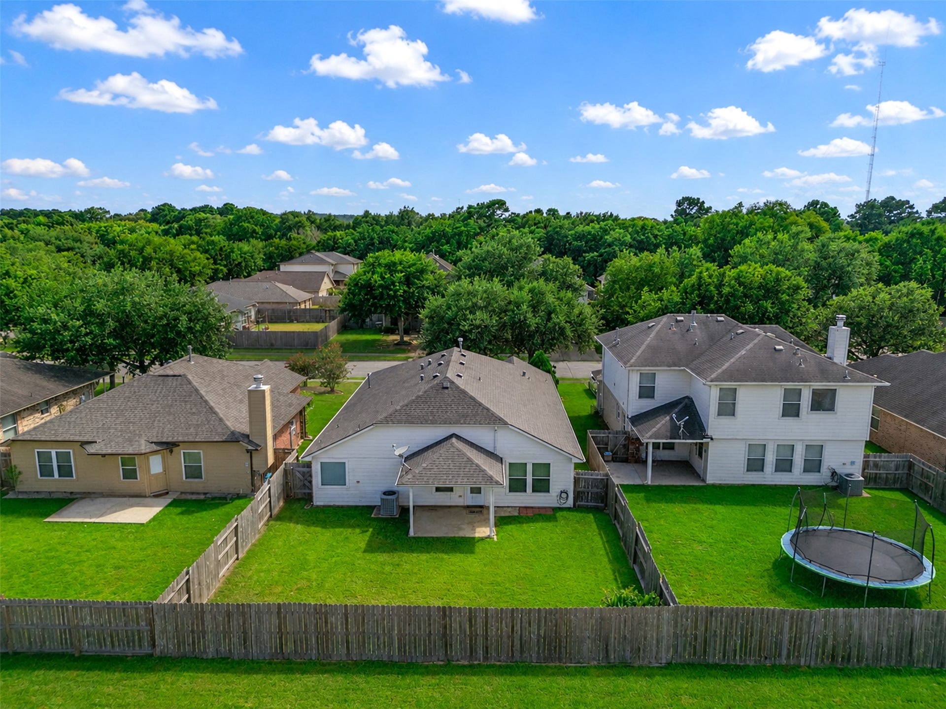 4027 Bentwood Drive, Dickinson, TX 77539 More space. More privacy. More reasons to love coming home.