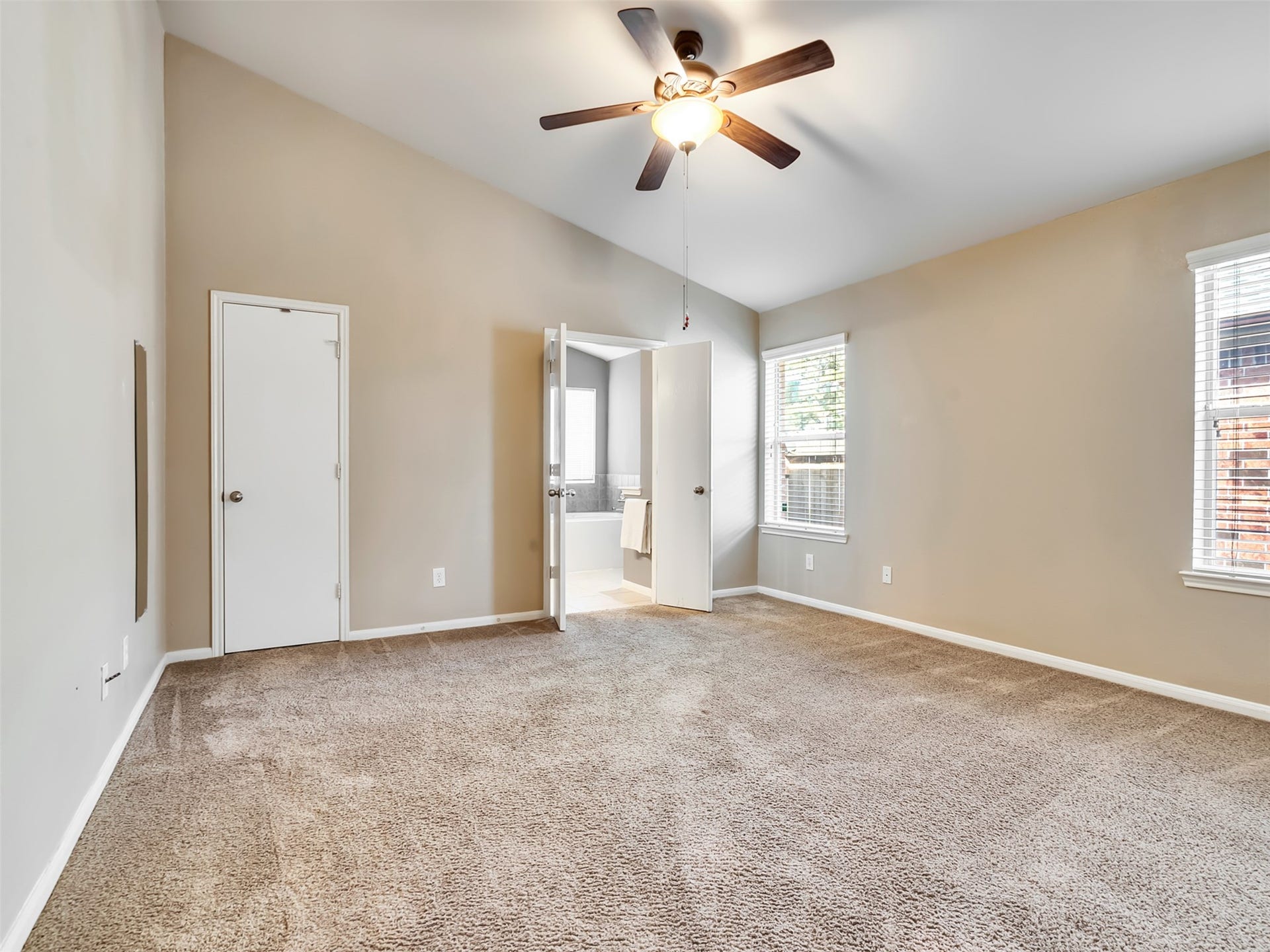 4027 Bentwood Drive, Dickinson, TX 77539 The spacious primary suite offers the perfect place to unwind, complete with a large walk-in closet that provides plenty of storage and organization.