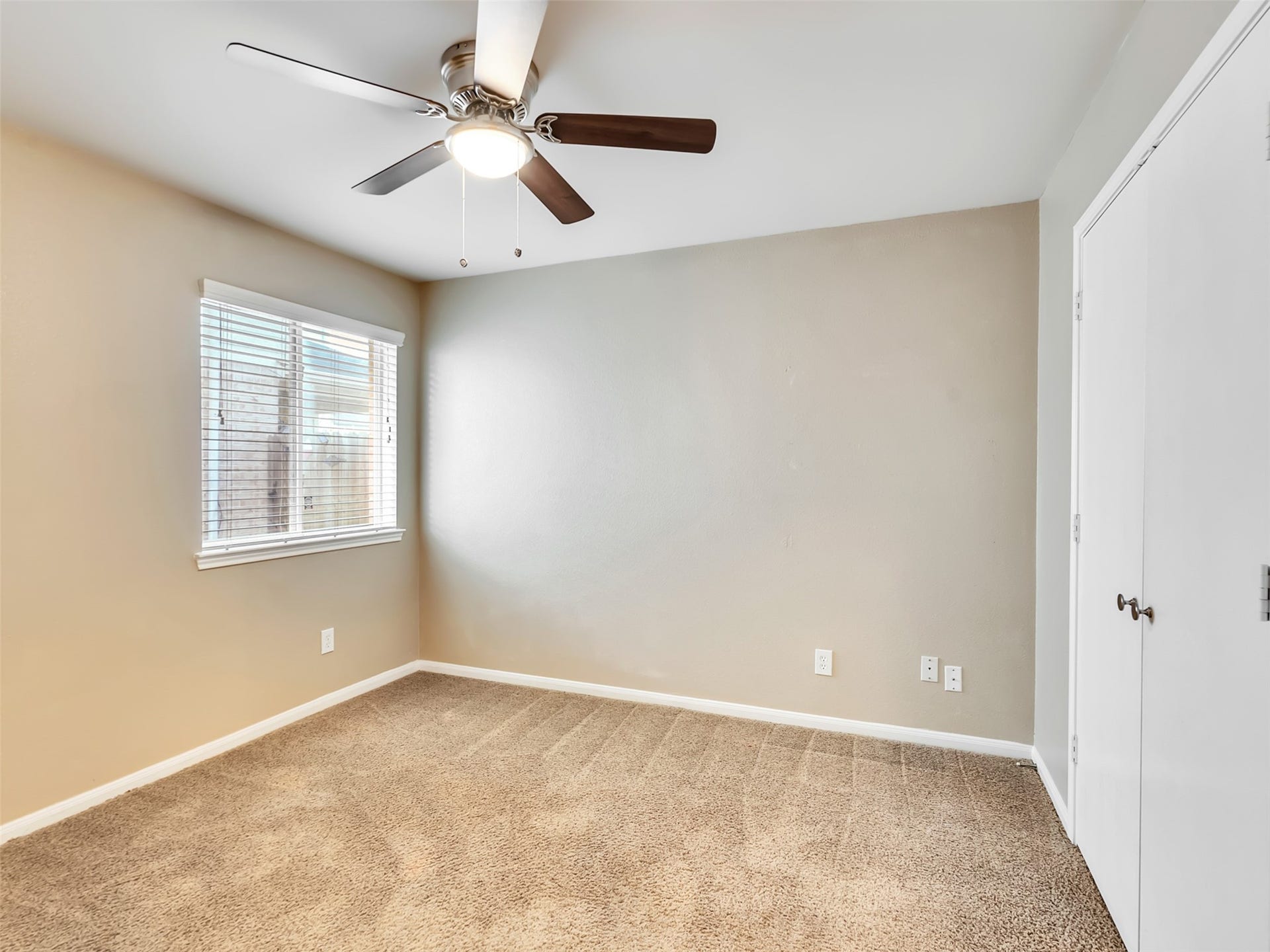 4027 Bentwood Drive, Dickinson, TX 77539 Bright, inviting, and full of possibilities, it's a space that can easily adapt to your lifestyle.