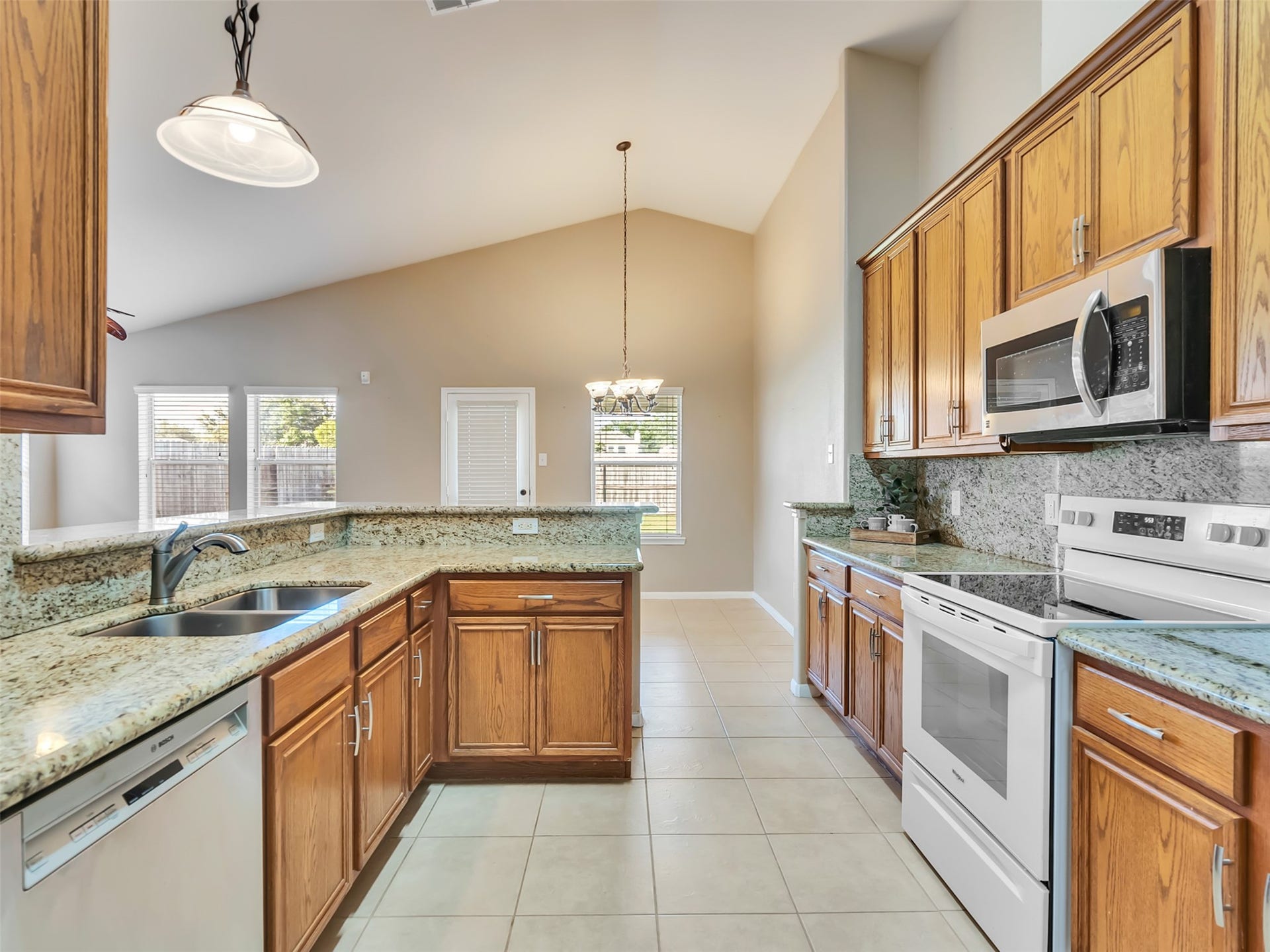 4027 Bentwood Drive, Dickinson, TX 77539 Where memories are made... one meal at a time.