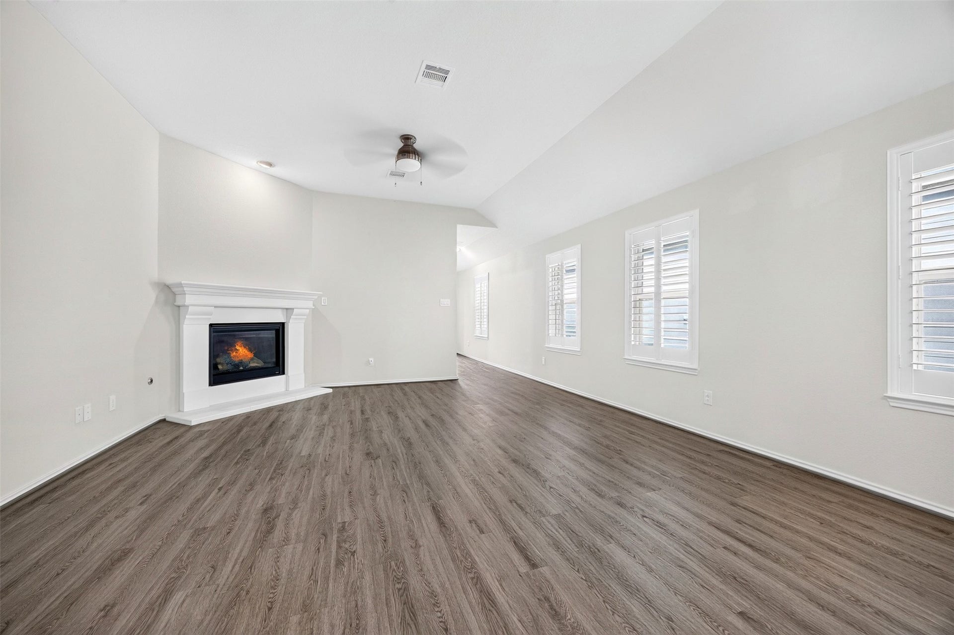 4419 Waterside Cove Lane, Houston, TX 77053 4419 Waterside Cove Lane, Houston, TX 77053
