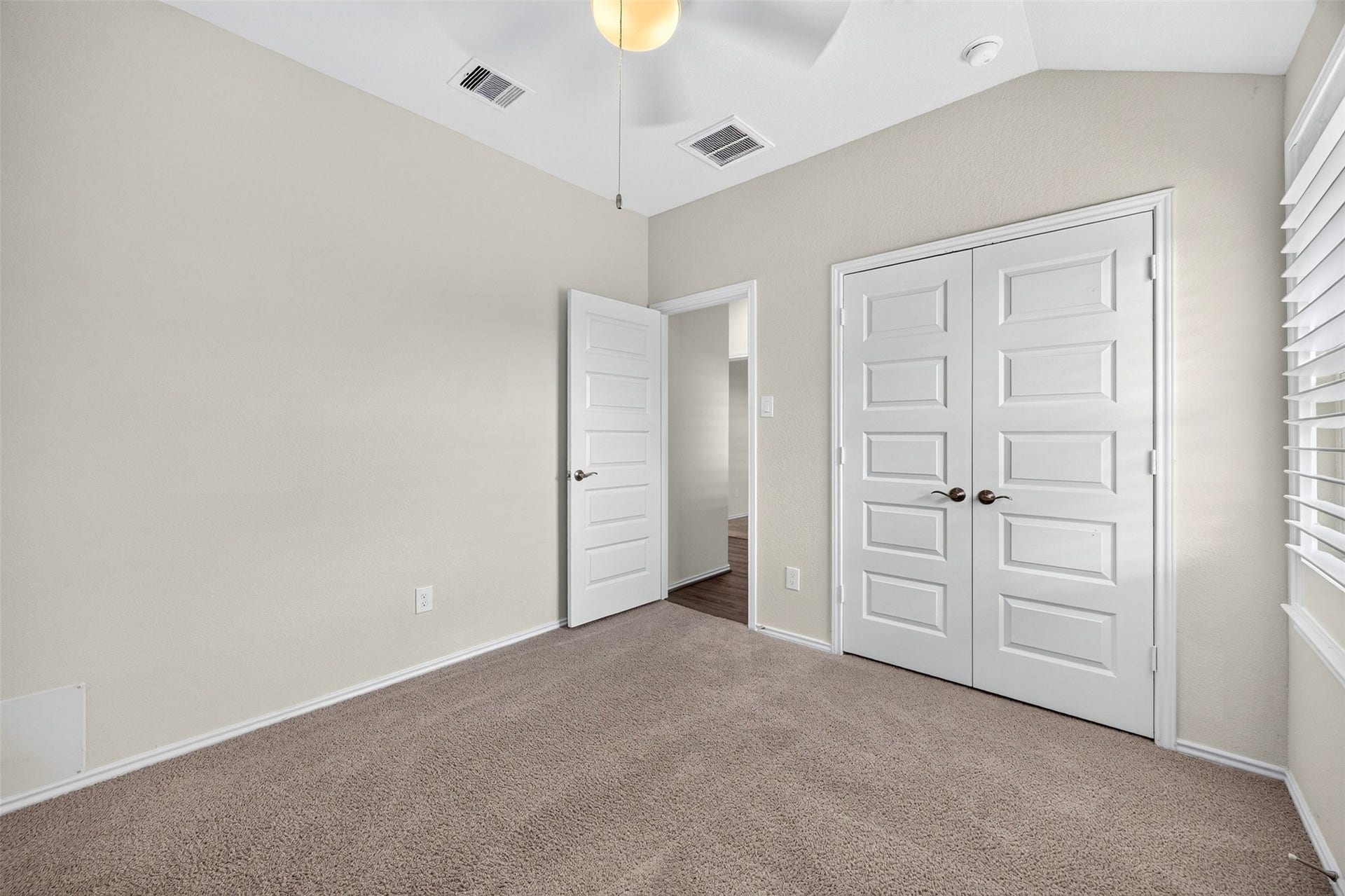4419 Waterside Cove Lane, Houston, TX 77053 4419 Waterside Cove Lane, Houston, TX 77053