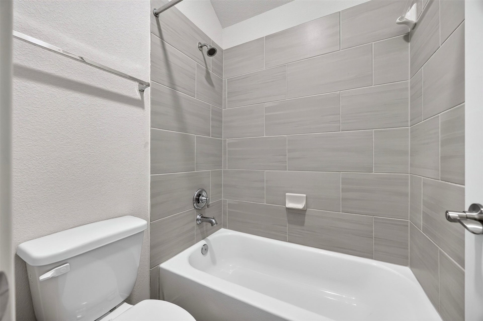 4419 Waterside Cove Lane, Houston, TX 77053 4419 Waterside Cove Lane, Houston, TX 77053