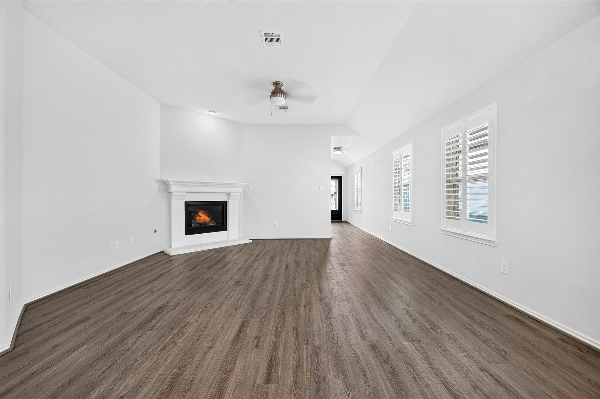 4419 Waterside Cove Lane, Houston, TX 77053 4419 Waterside Cove Lane, Houston, TX 77053