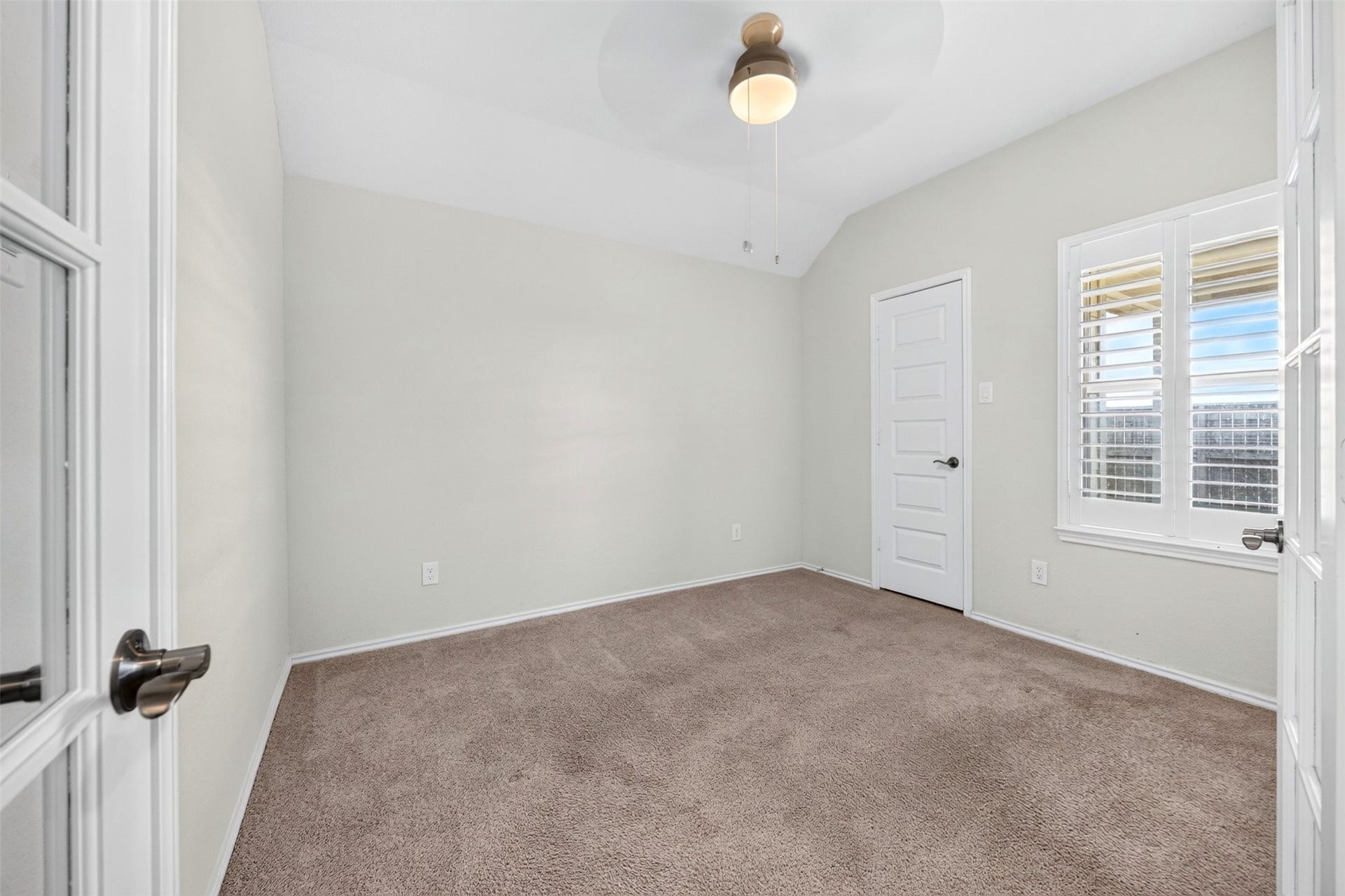 4419 Waterside Cove Lane, Houston, TX 77053 4419 Waterside Cove Lane, Houston, TX 77053