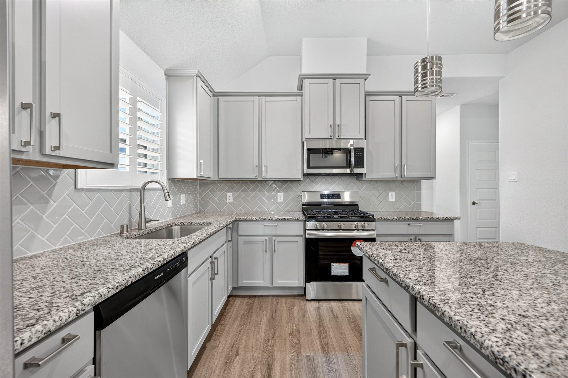 4419 Waterside Cove Lane, Houston, TX 77053 4419 Waterside Cove Lane, Houston, TX 77053