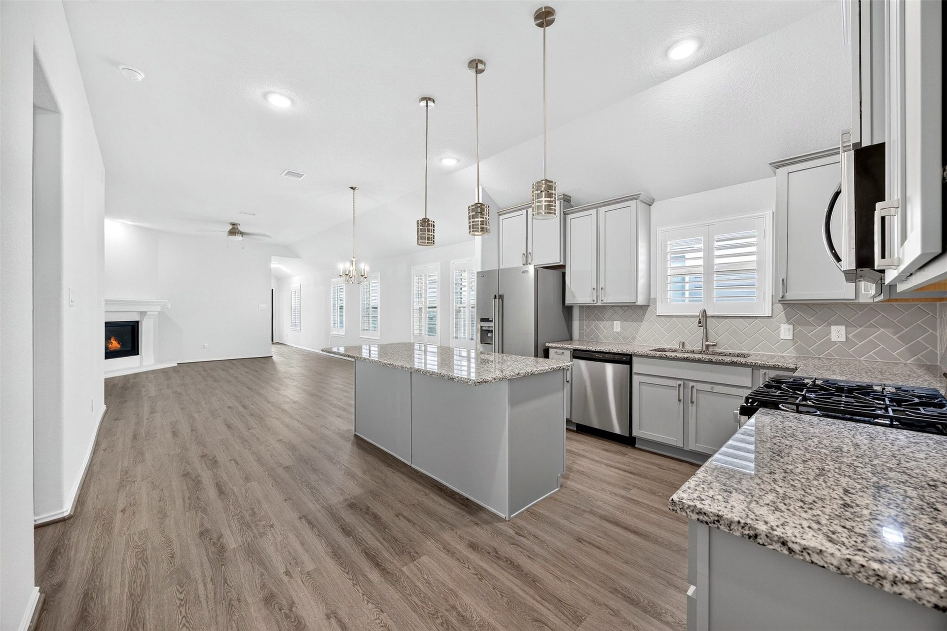 4419 Waterside Cove Lane, Houston, TX 77053 4419 Waterside Cove Lane, Houston, TX 77053