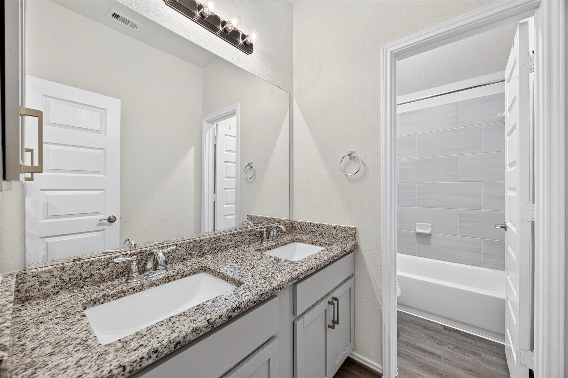 4419 Waterside Cove Lane, Houston, TX 77053 4419 Waterside Cove Lane, Houston, TX 77053