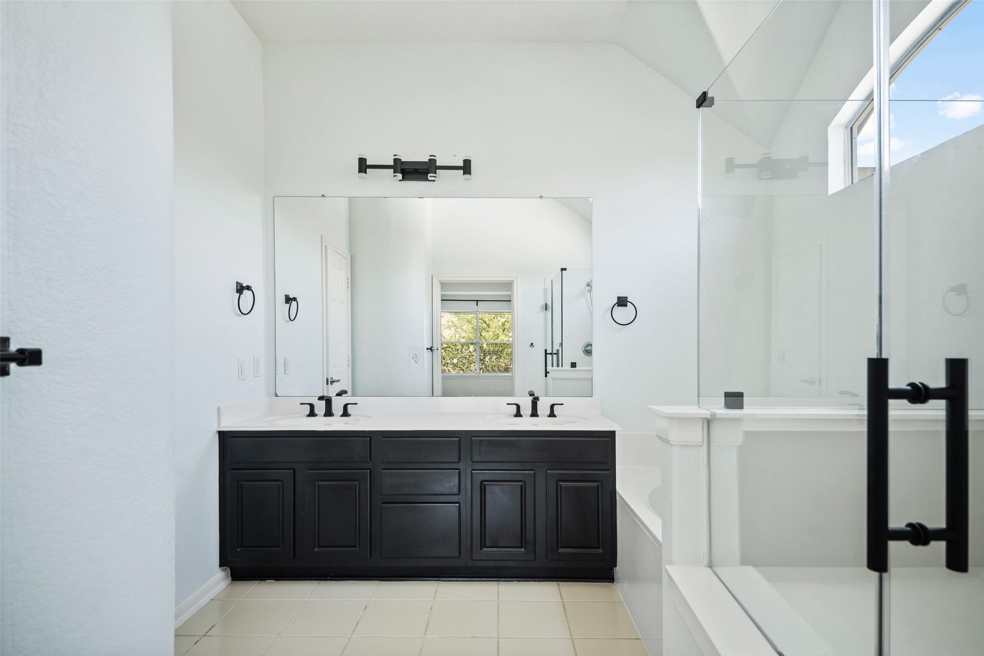 131 Zephyr Bend Place, The Woodlands, TX 77381 spacious bathroom equipped with separate shower and bathtub