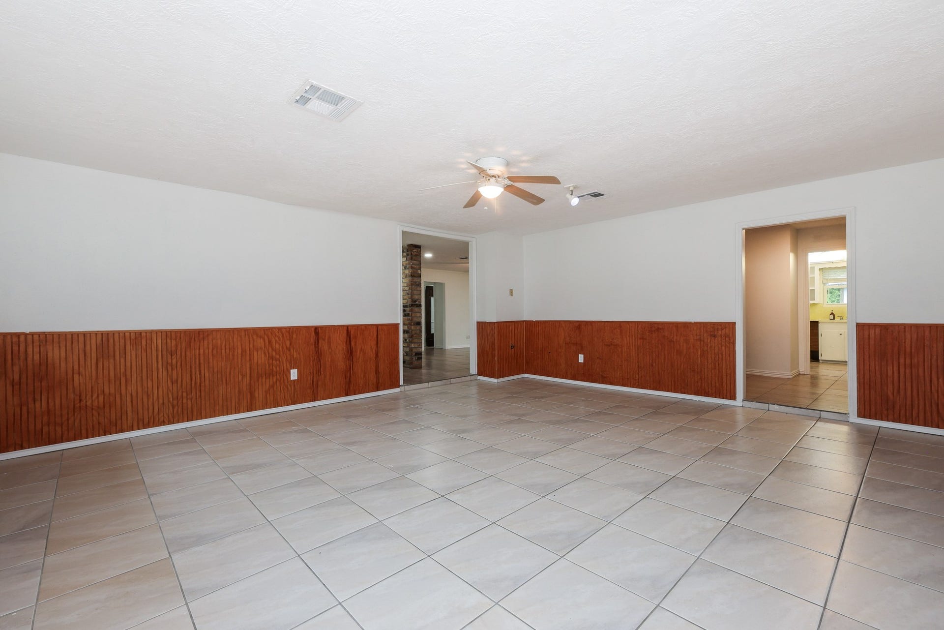 12614 C Bar Drive, Santa Fe, TX 77510 Large Family Room