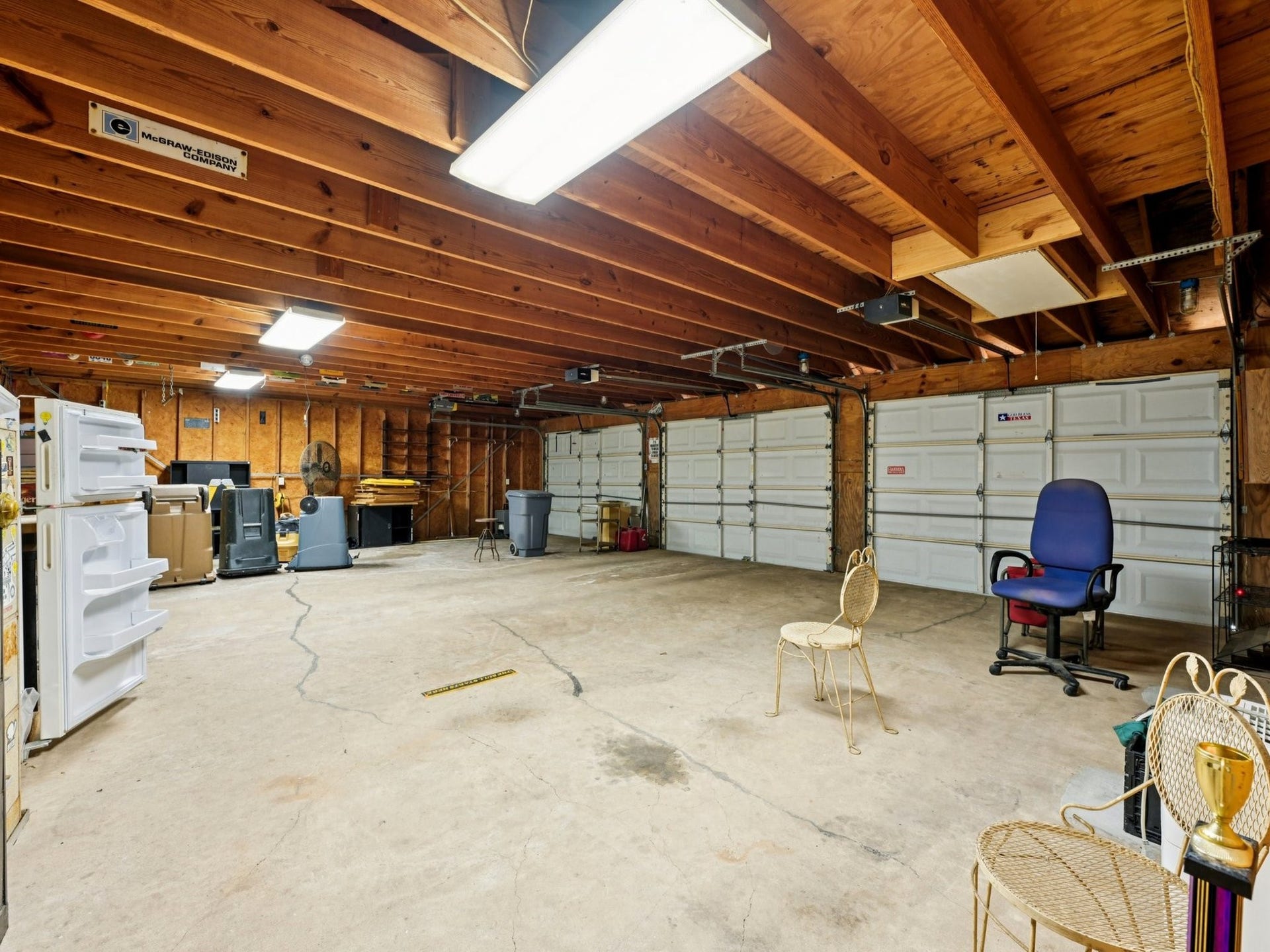 101-1/2 Avenue J, Dickinson, TX 77539 The 3-car garage ensures you have enough parking for your vehicles.