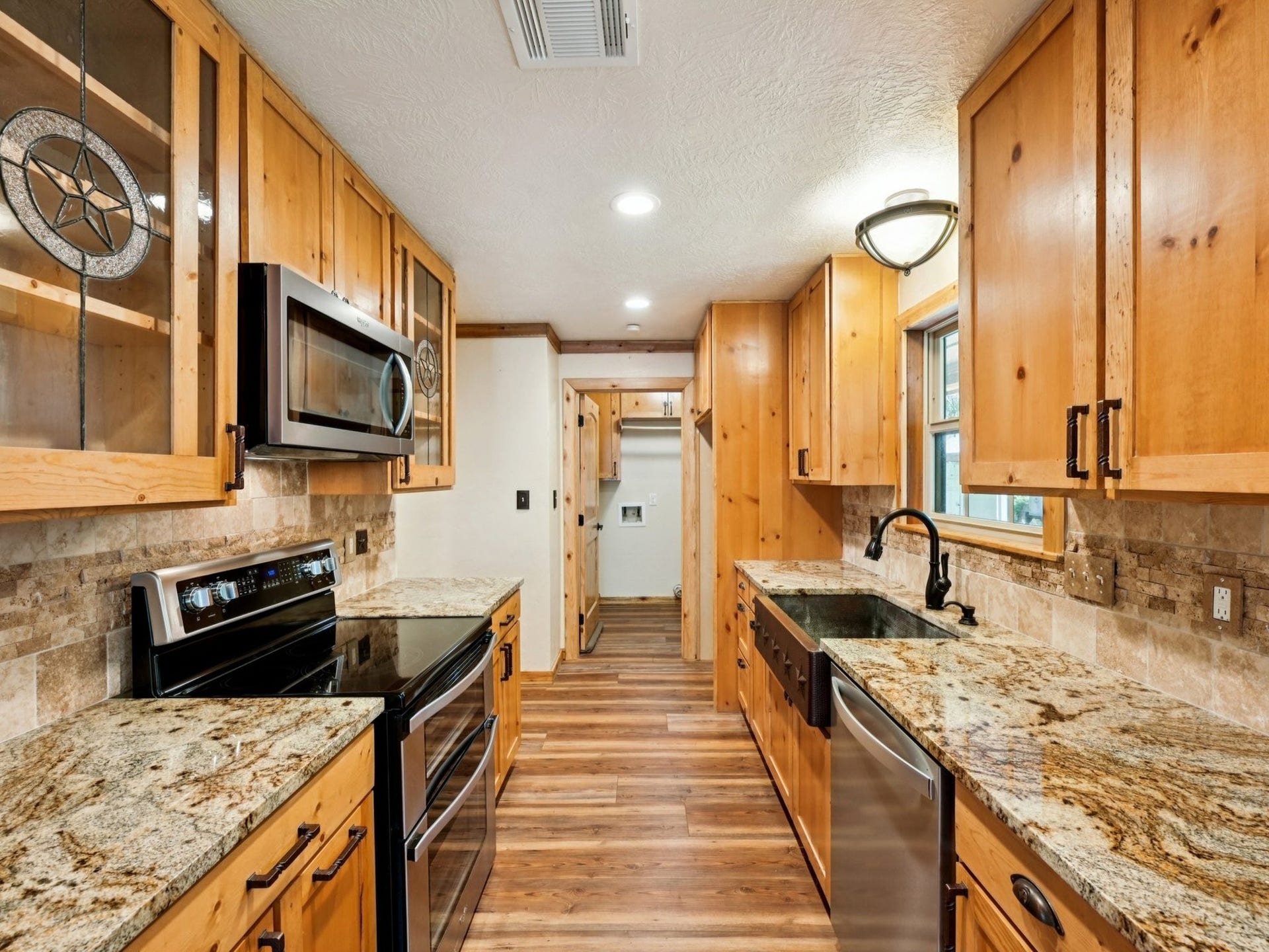 101-1/2 Avenue J, Dickinson, TX 77539 The Kitchen has dazzling granite counters, a beautiful backsplash with star inlay, and stainless appliances.