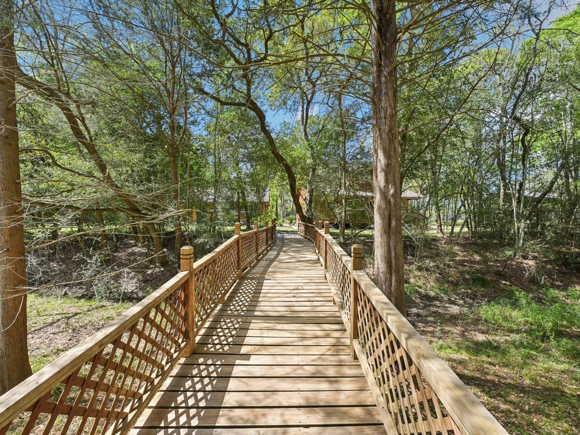 101-1/2 Avenue J, Dickinson, TX 77539 The bridge that crosses the ravine. So park-like!