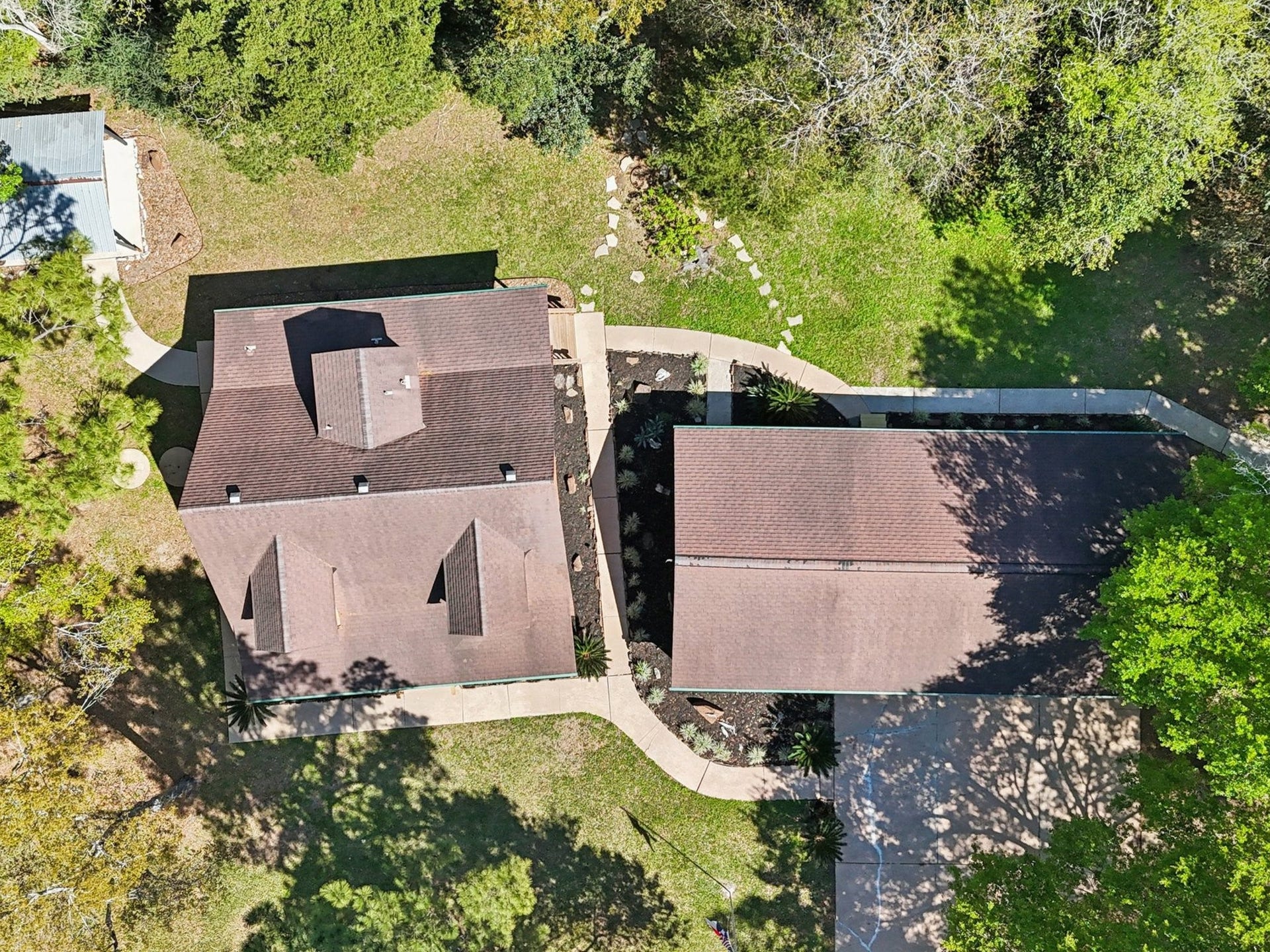 101-1/2 Avenue J, Dickinson, TX 77539 There is so much to love here.