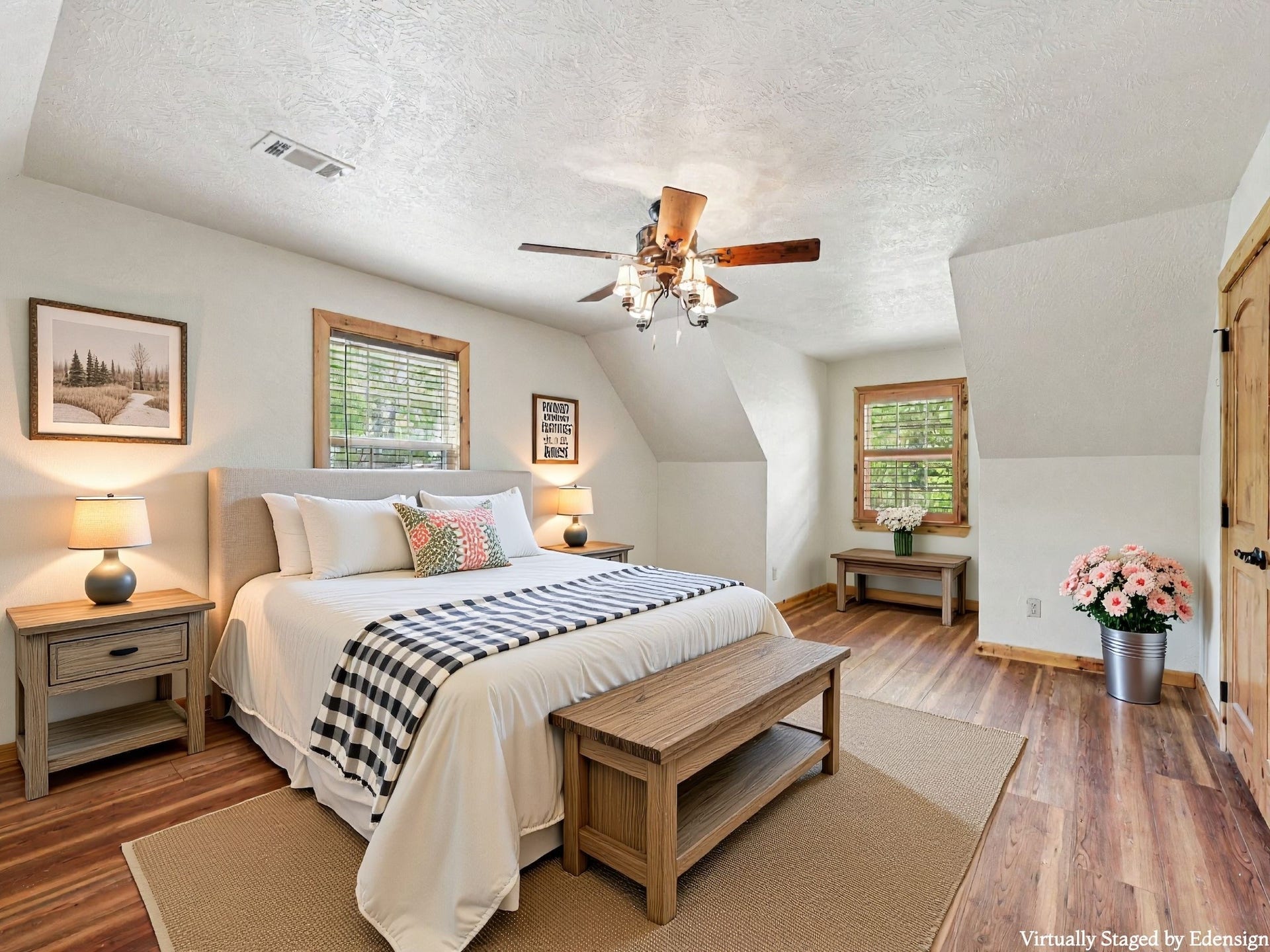 101-1/2 Avenue J, Dickinson, TX 77539 Bedroom 3 is a mirror of the other bedroom.