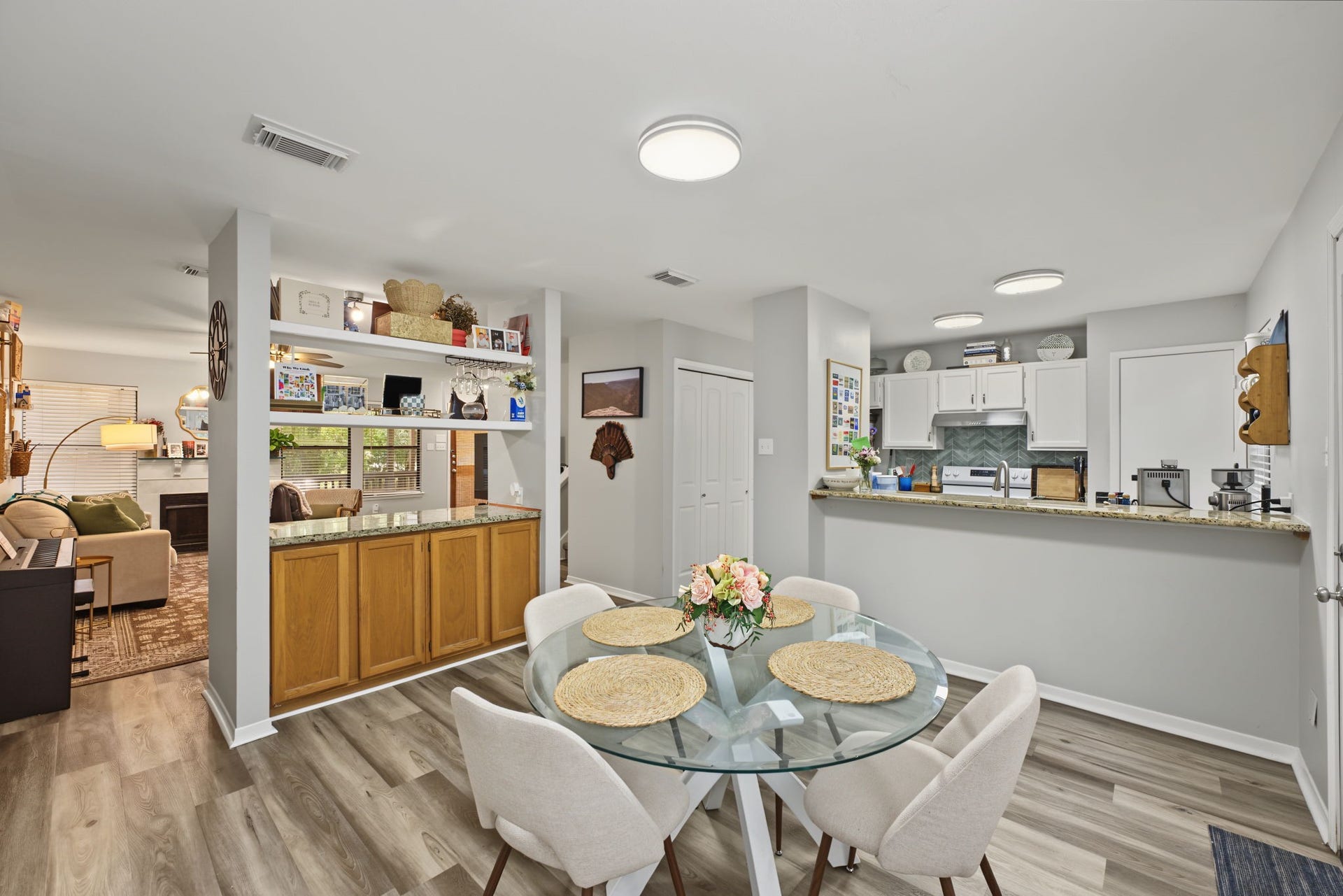 52 Sawmill Grove Lane, The Woodlands, TX 77380 52 Sawmill Grove Lane, The Woodlands, TX 77380