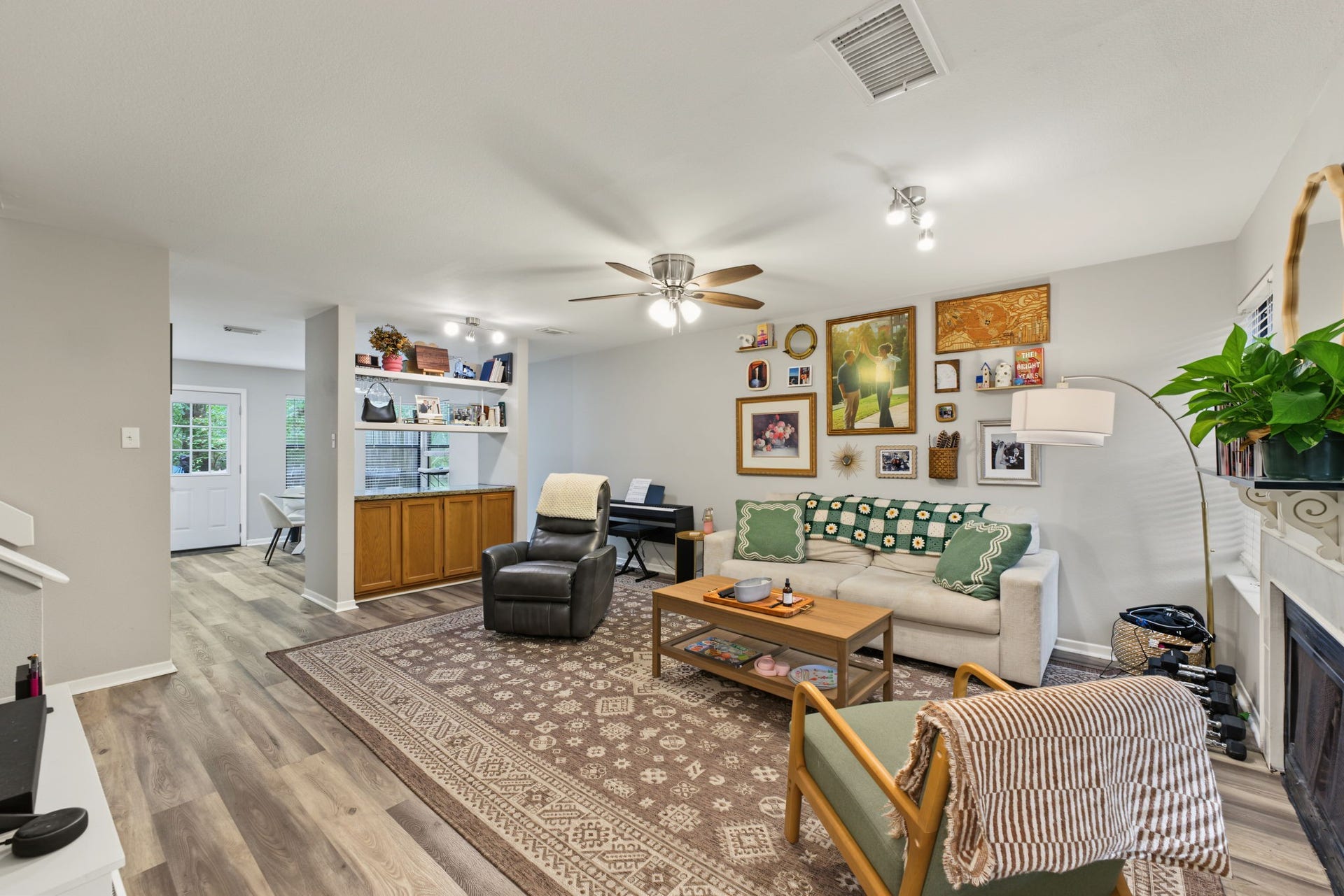 52 Sawmill Grove Lane, The Woodlands, TX 77380 52 Sawmill Grove Lane, The Woodlands, TX 77380