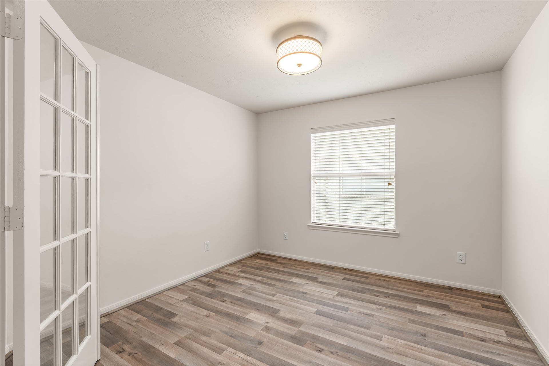 17042 Midnight Sun Lane, Richmond, TX 77407 A versatile flex space ready to fit your lifestyle, whether you envision a library, playroom, fitness room, or creative studio.