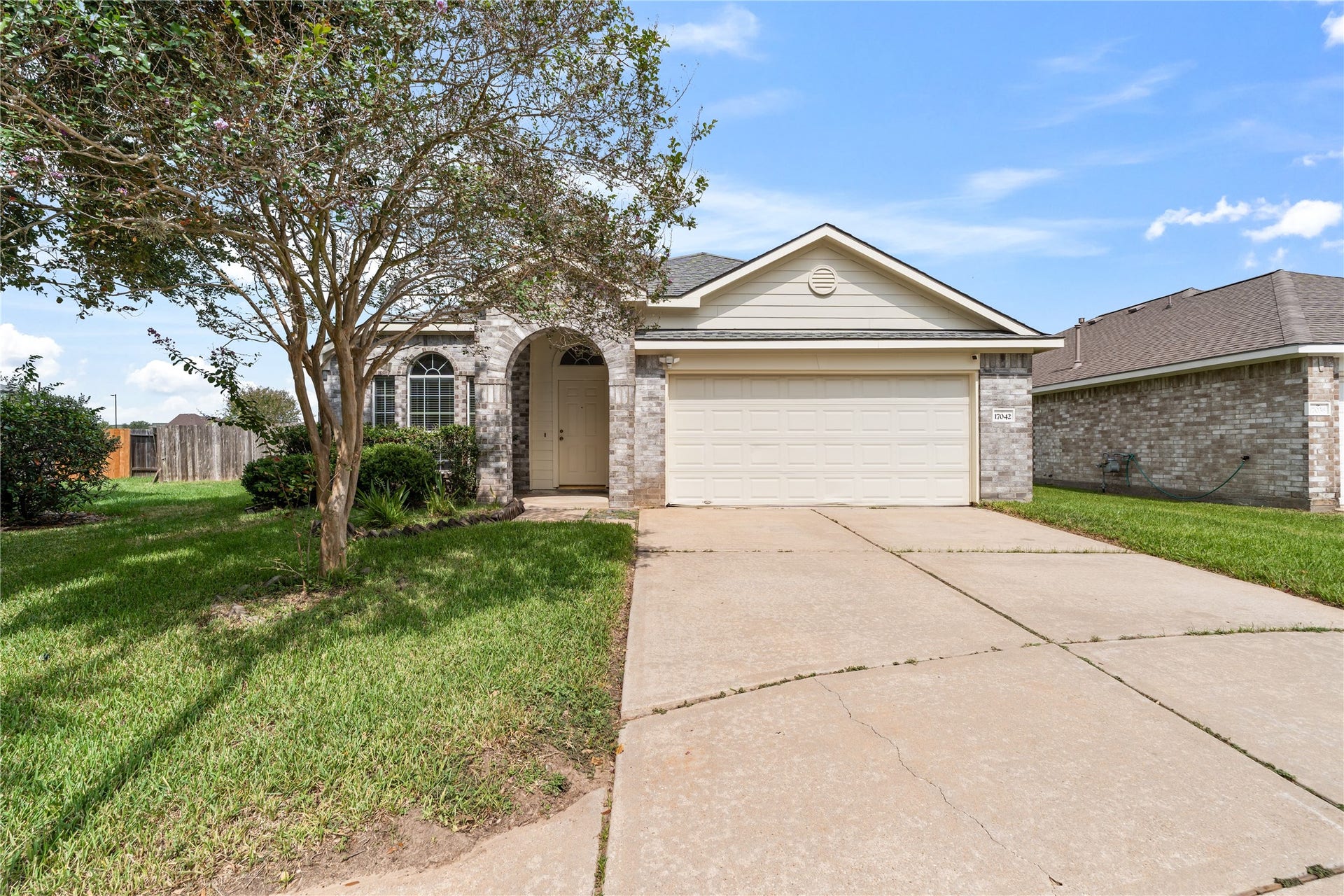 17042 Midnight Sun Lane, Richmond, TX 77407 Welcome to 17042 Midnight Sun Ln!