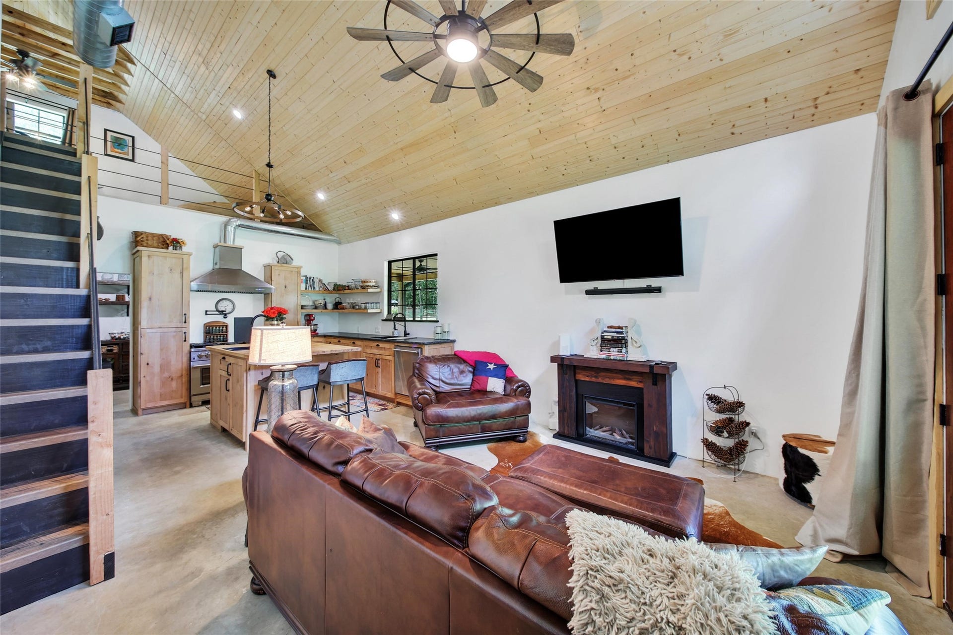 7273 Forest Hills Drive, Montgomery, TX 77316 7273 Forest Hills Drive, Montgomery, TX 77316