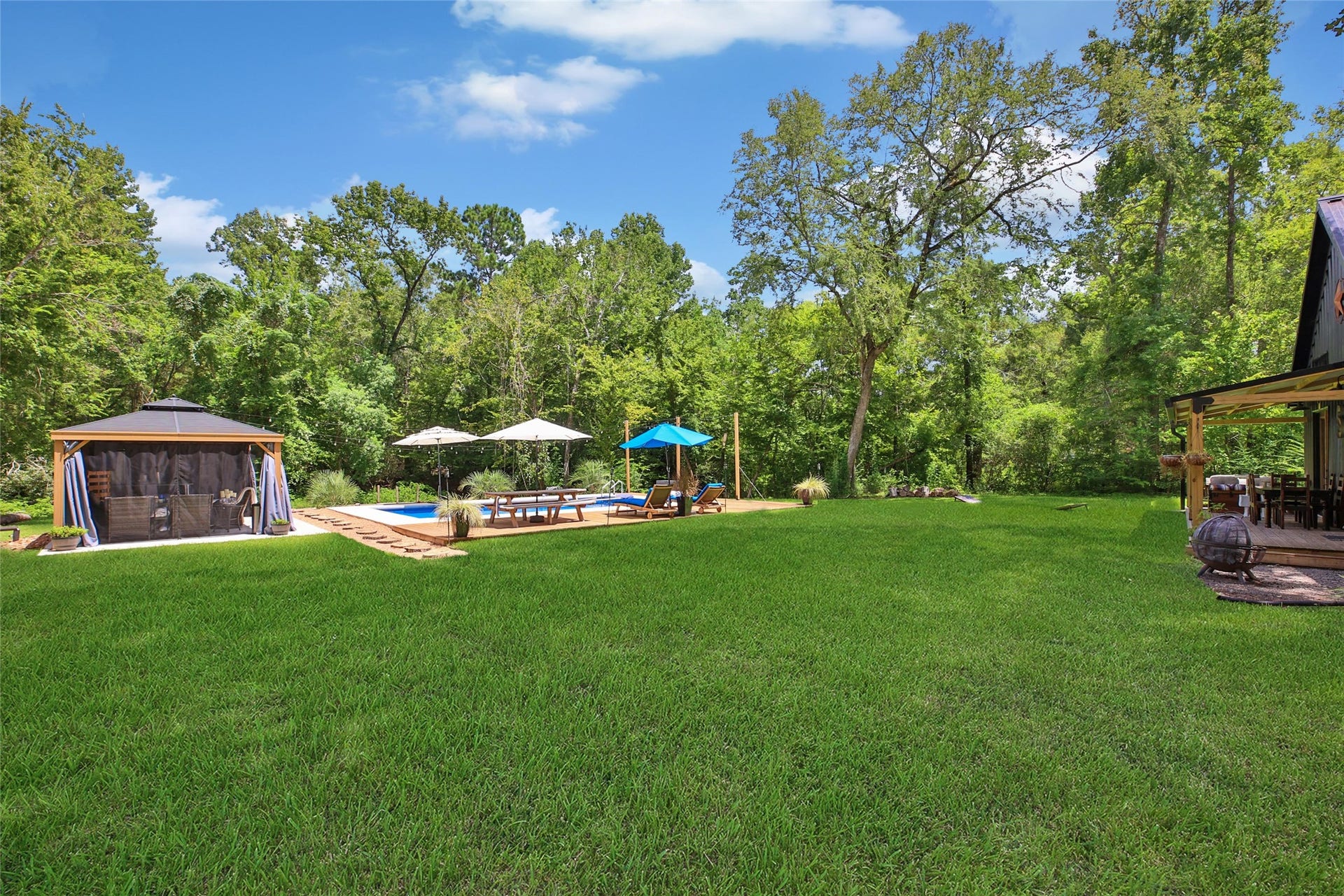 7273 Forest Hills Drive, Montgomery, TX 77316 7273 Forest Hills Drive, Montgomery, TX 77316