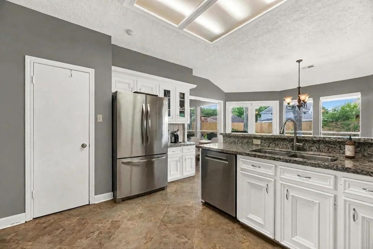 1523 Plantation Drive, Richmond, TX 77406 Kitchen space with pantry to the left, entry to family room shown in the distance.