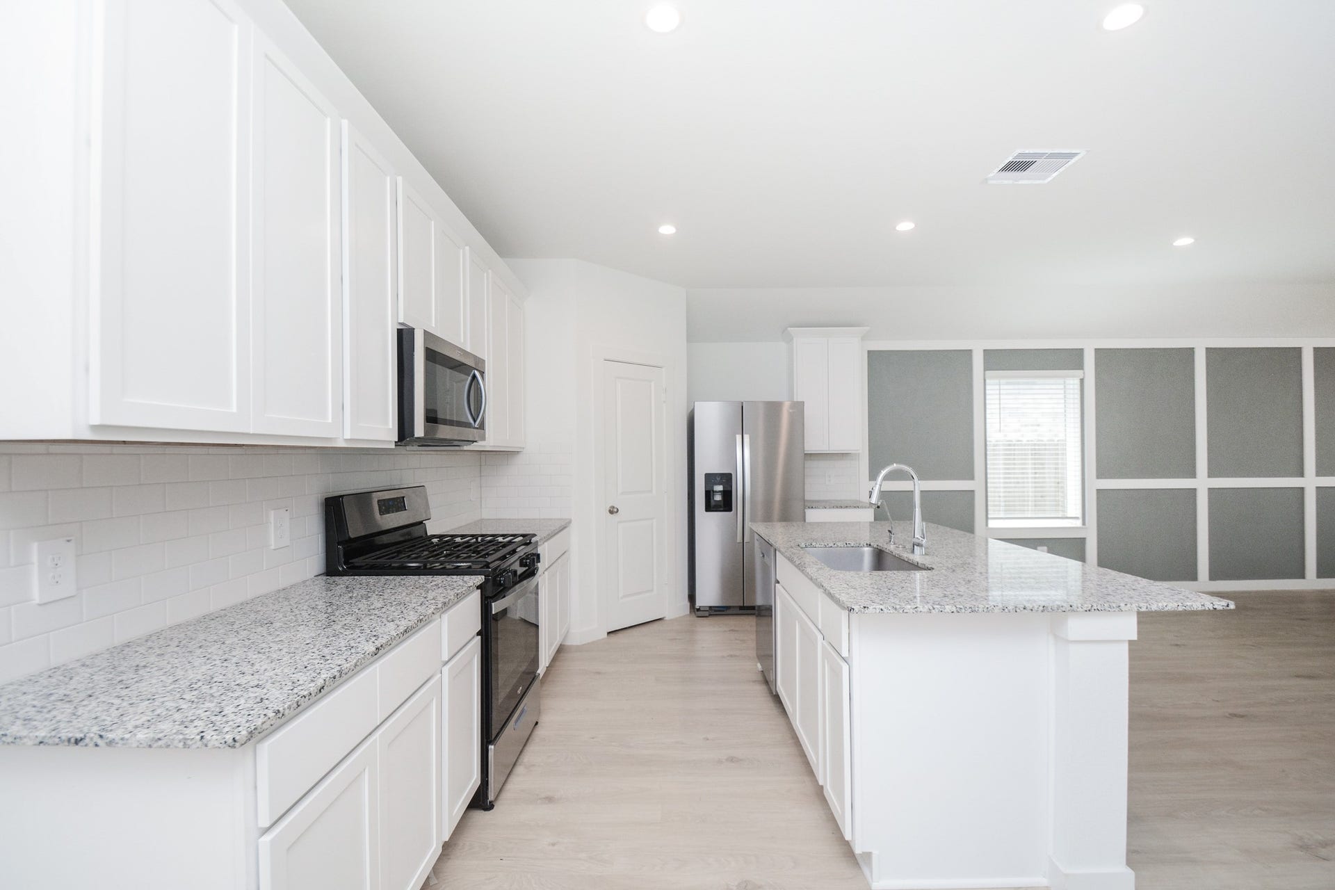 1035 Vista Pointe Drive, Fresno, TX 77545 1035 Vista Pointe Drive, Fresno, TX 77545