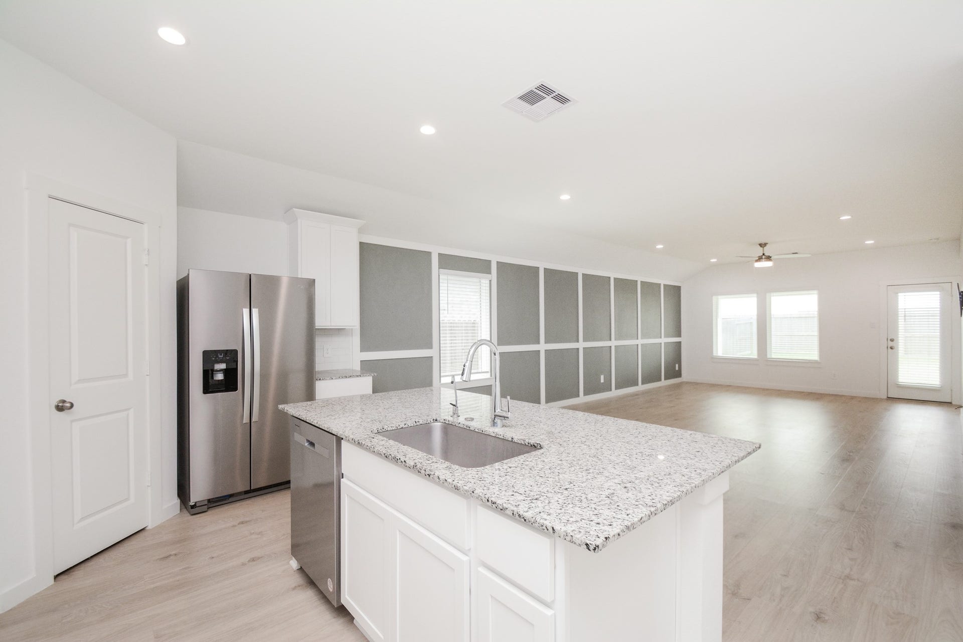 1035 Vista Pointe Drive, Fresno, TX 77545 1035 Vista Pointe Drive, Fresno, TX 77545