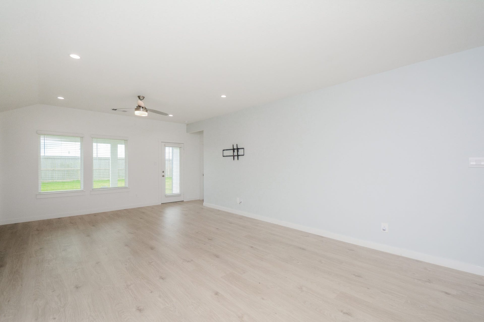 1035 Vista Pointe Drive, Fresno, TX 77545 1035 Vista Pointe Drive, Fresno, TX 77545