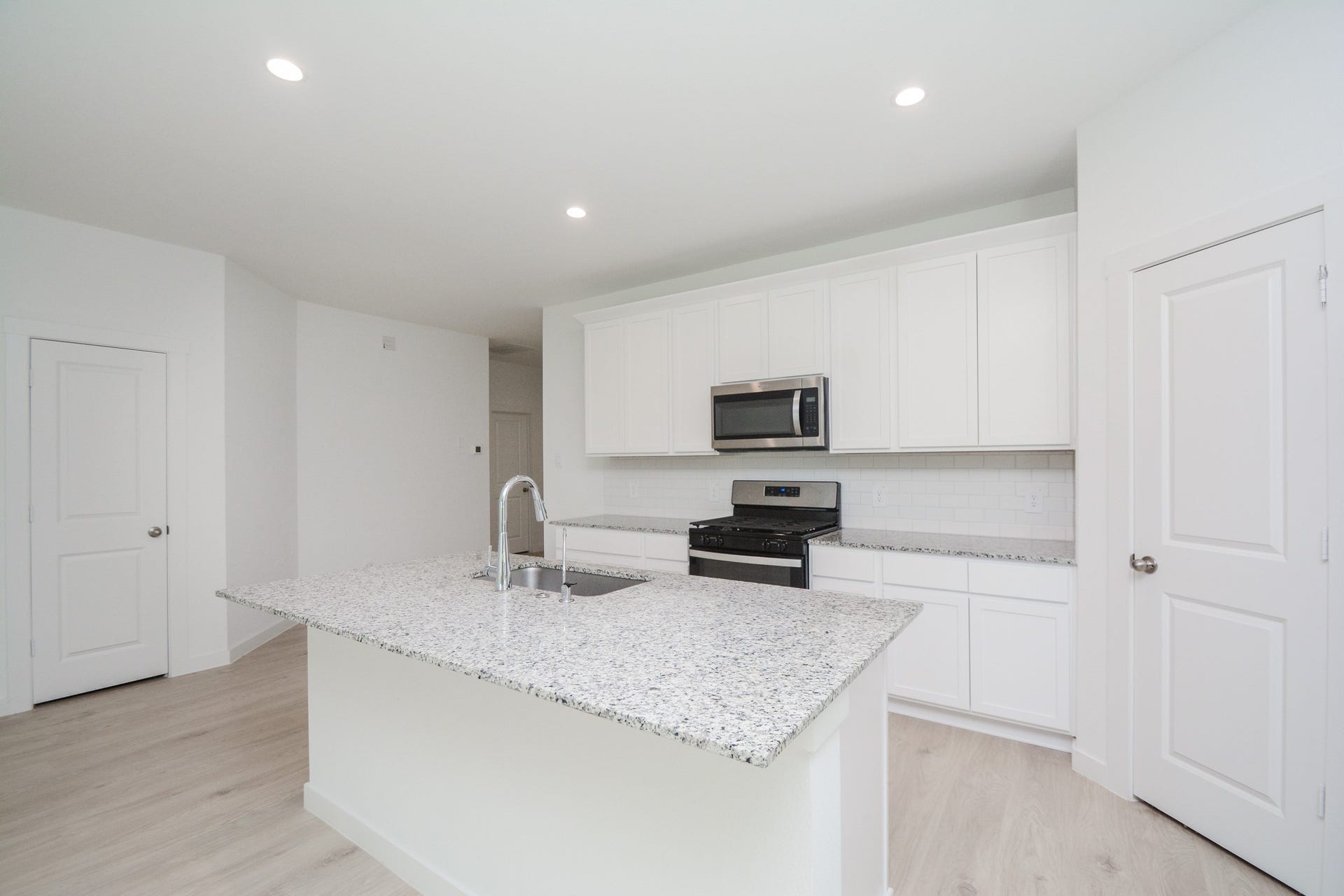 1035 Vista Pointe Drive, Fresno, TX 77545 1035 Vista Pointe Drive, Fresno, TX 77545