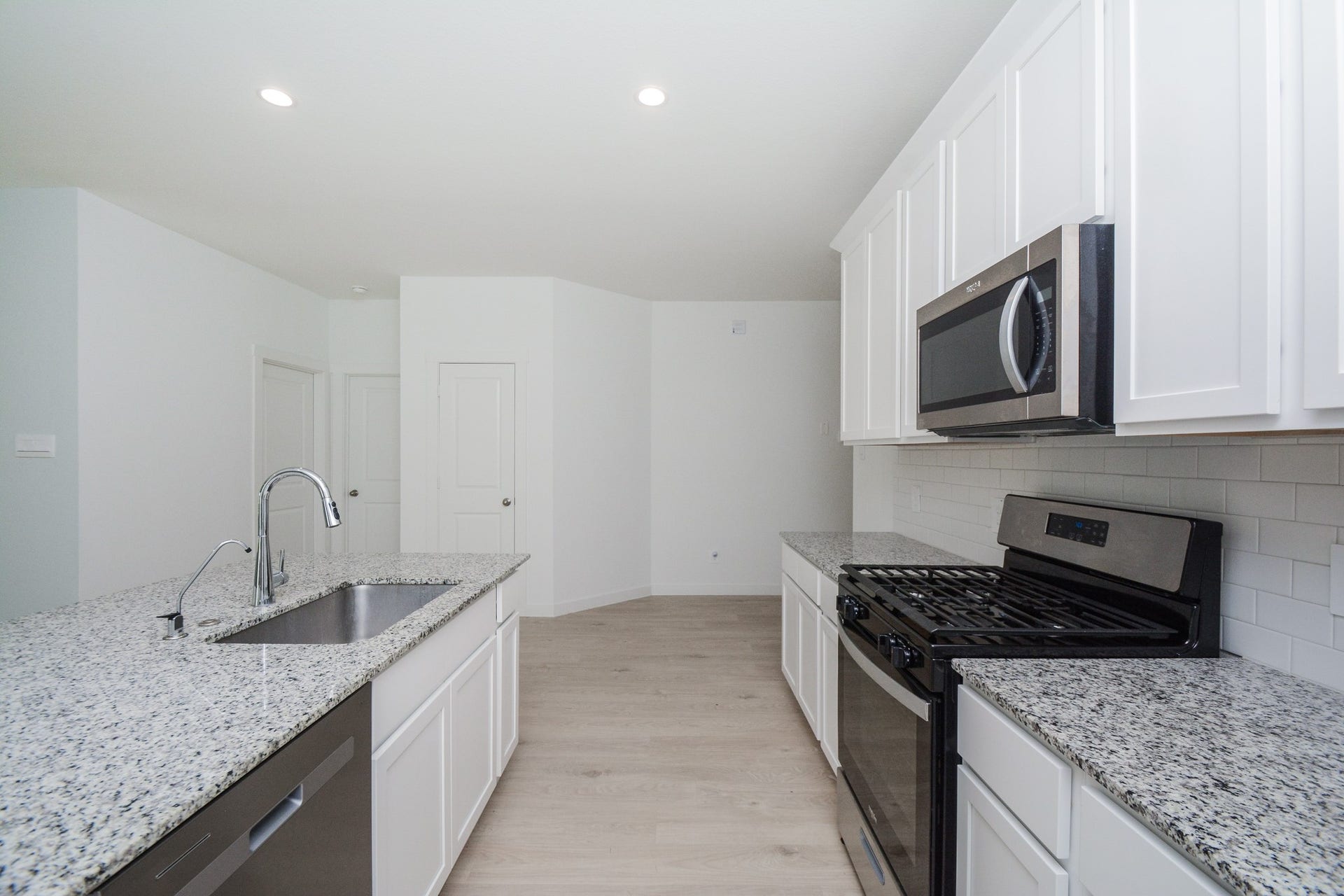 1035 Vista Pointe Drive, Fresno, TX 77545 1035 Vista Pointe Drive, Fresno, TX 77545