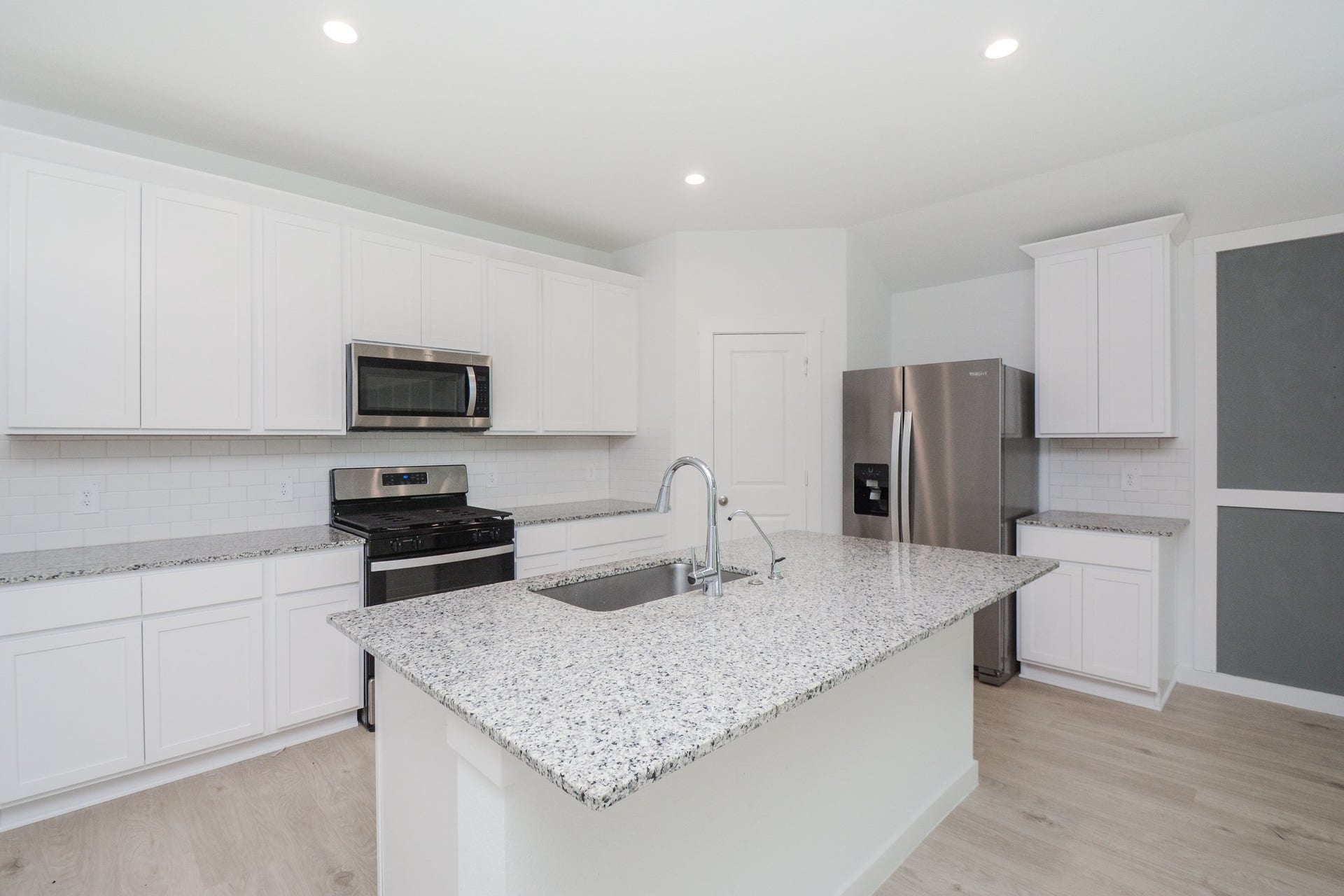 1035 Vista Pointe Drive, Fresno, TX 77545 1035 Vista Pointe Drive, Fresno, TX 77545