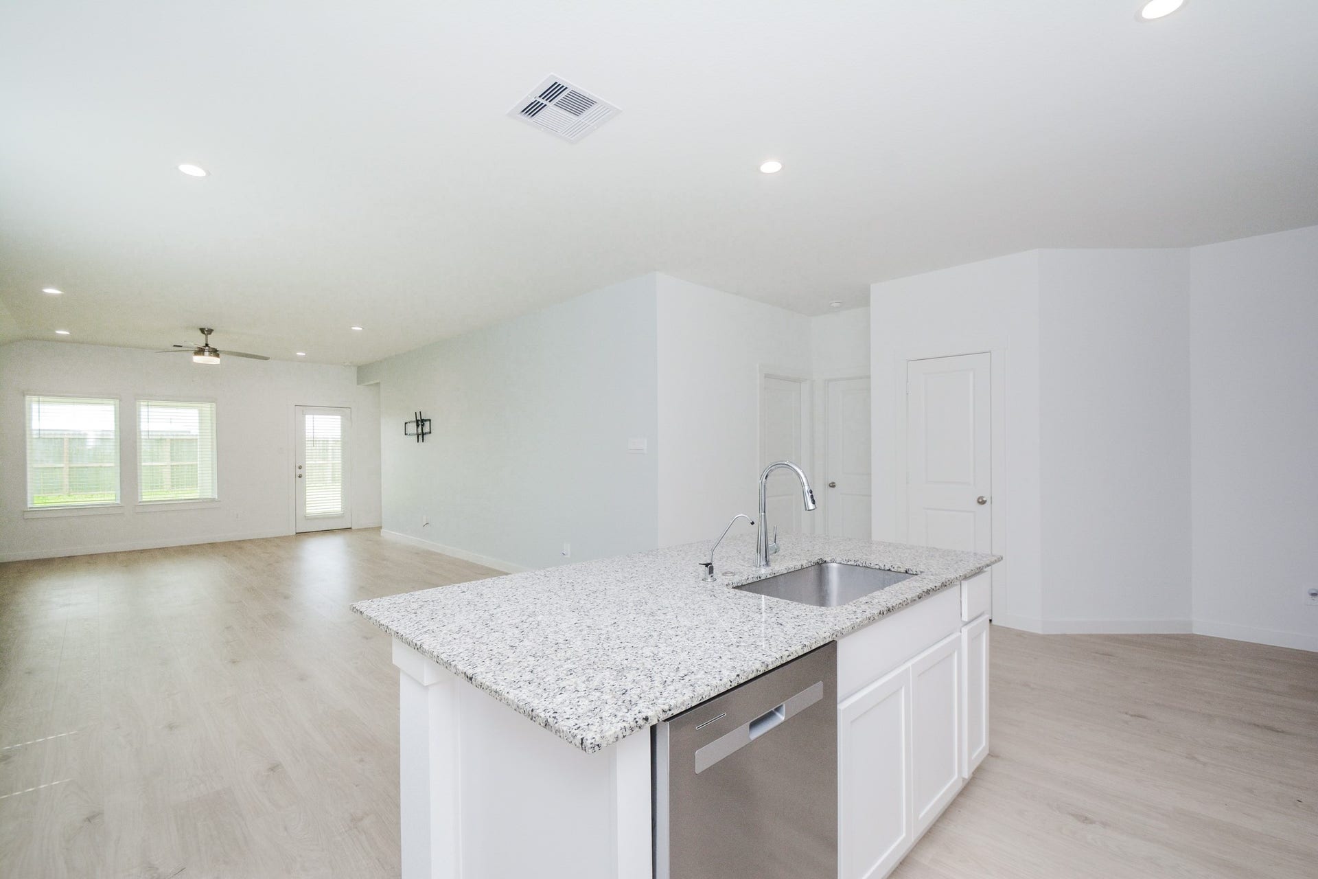 1035 Vista Pointe Drive, Fresno, TX 77545 1035 Vista Pointe Drive, Fresno, TX 77545