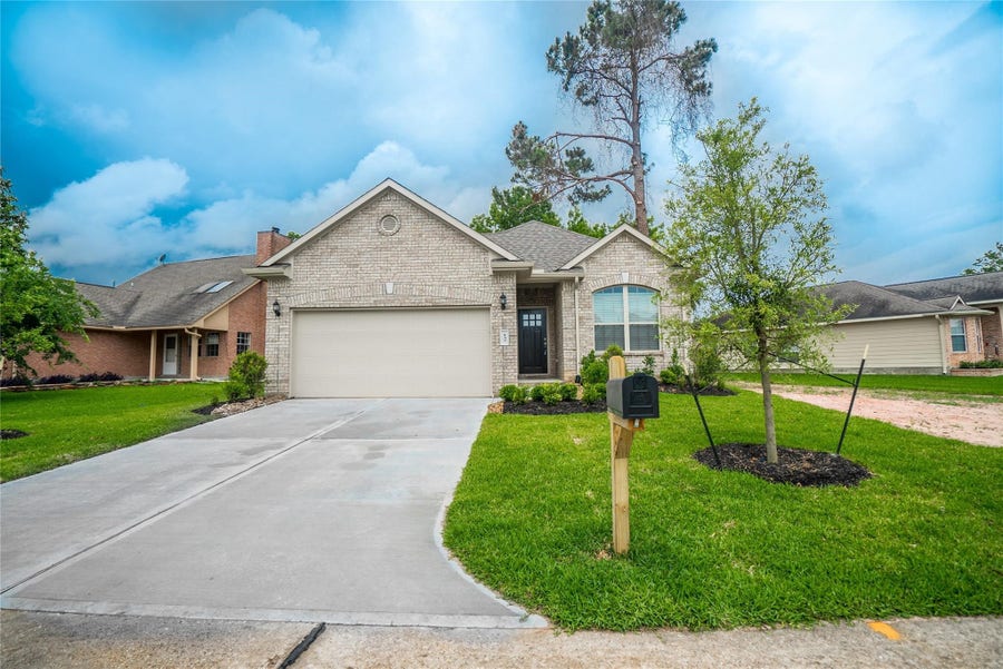 Property photo for 137 Snug Harbor Drive, Conroe, TX