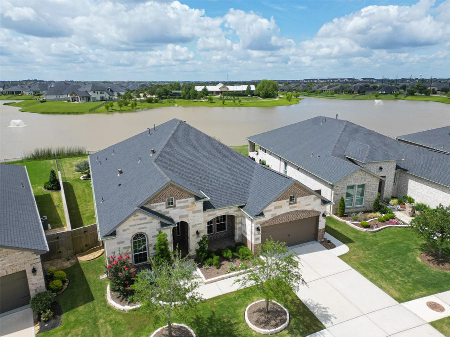 Property photo for 28929 Autumn Shore Drive, Fulshear, TX