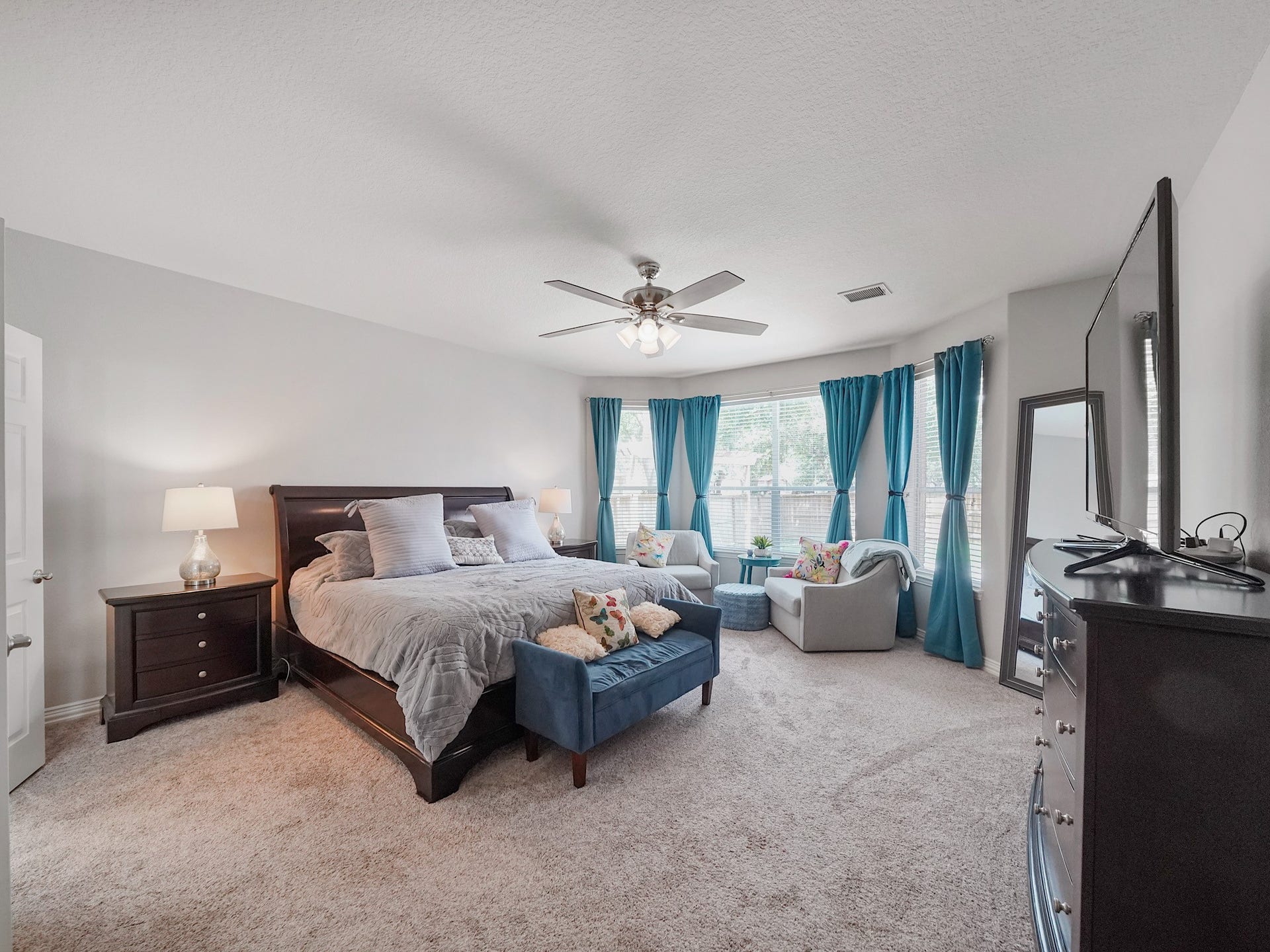 26214 Seminole Hill Lane, Katy, TX 77494 Privately situated on the first floor, the spacious primary suite offers a peaceful escape with beautiful bay windows and room to unwind.