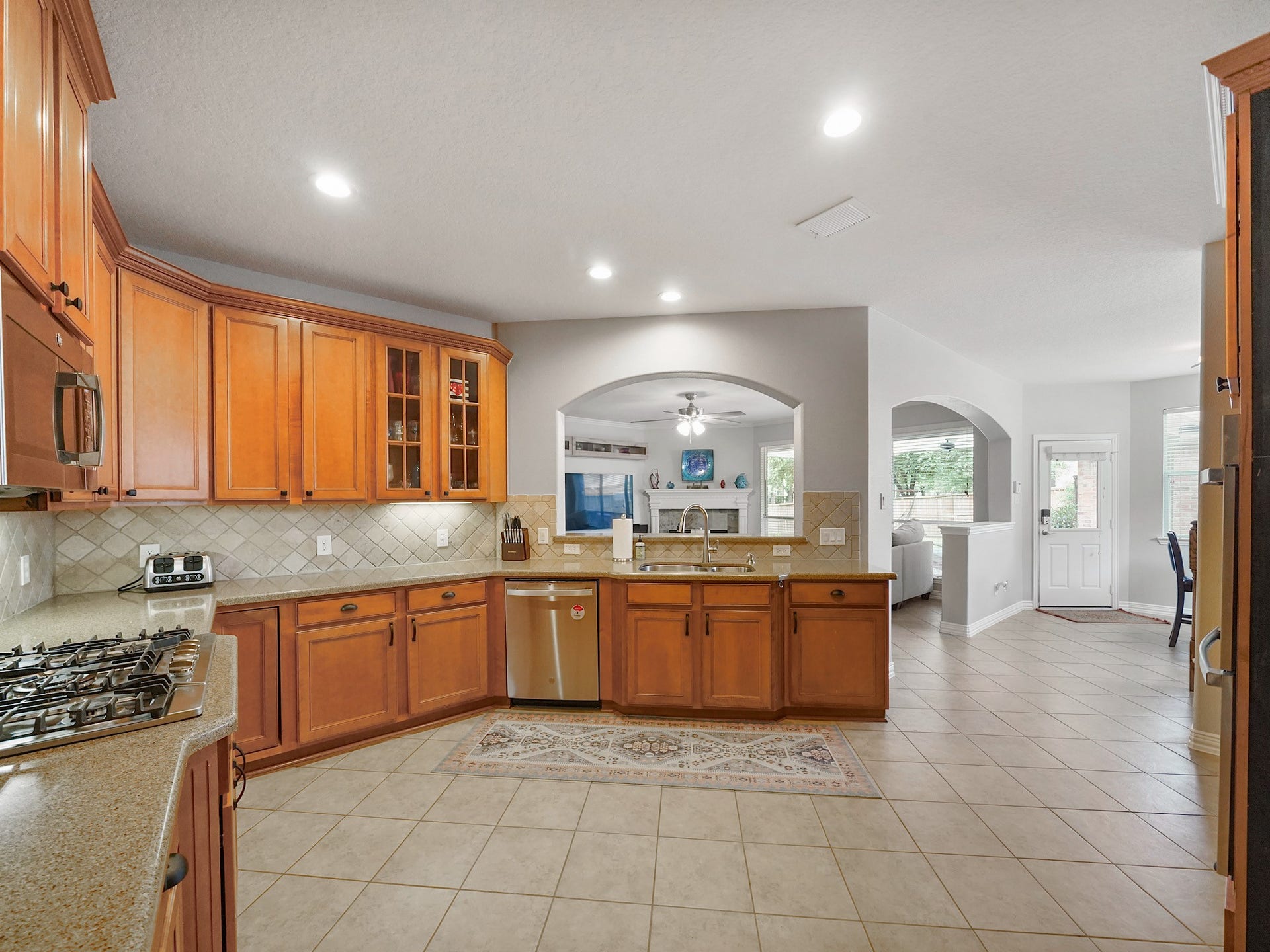26214 Seminole Hill Lane, Katy, TX 77494 From meal preparation to entertaining, the generous layout and seamless connection to the living spaces make this kitchen the true heart of the home.
