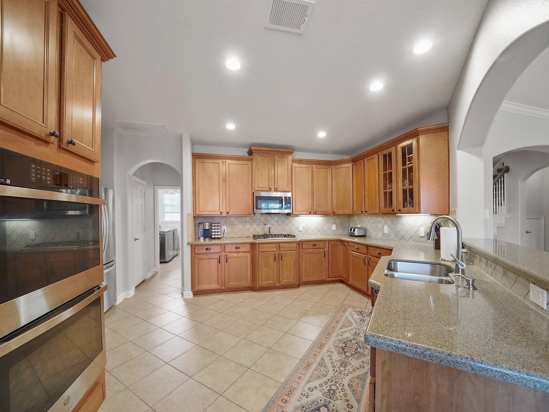 26214 Seminole Hill Lane, Katy, TX 77494 Designed with both beauty and functionality in mind, the kitchen offers granite countertops, double ovens, a gas cooktop, under-cabinet lighting, and abundant workspace for everyday meals and special occasions alike.