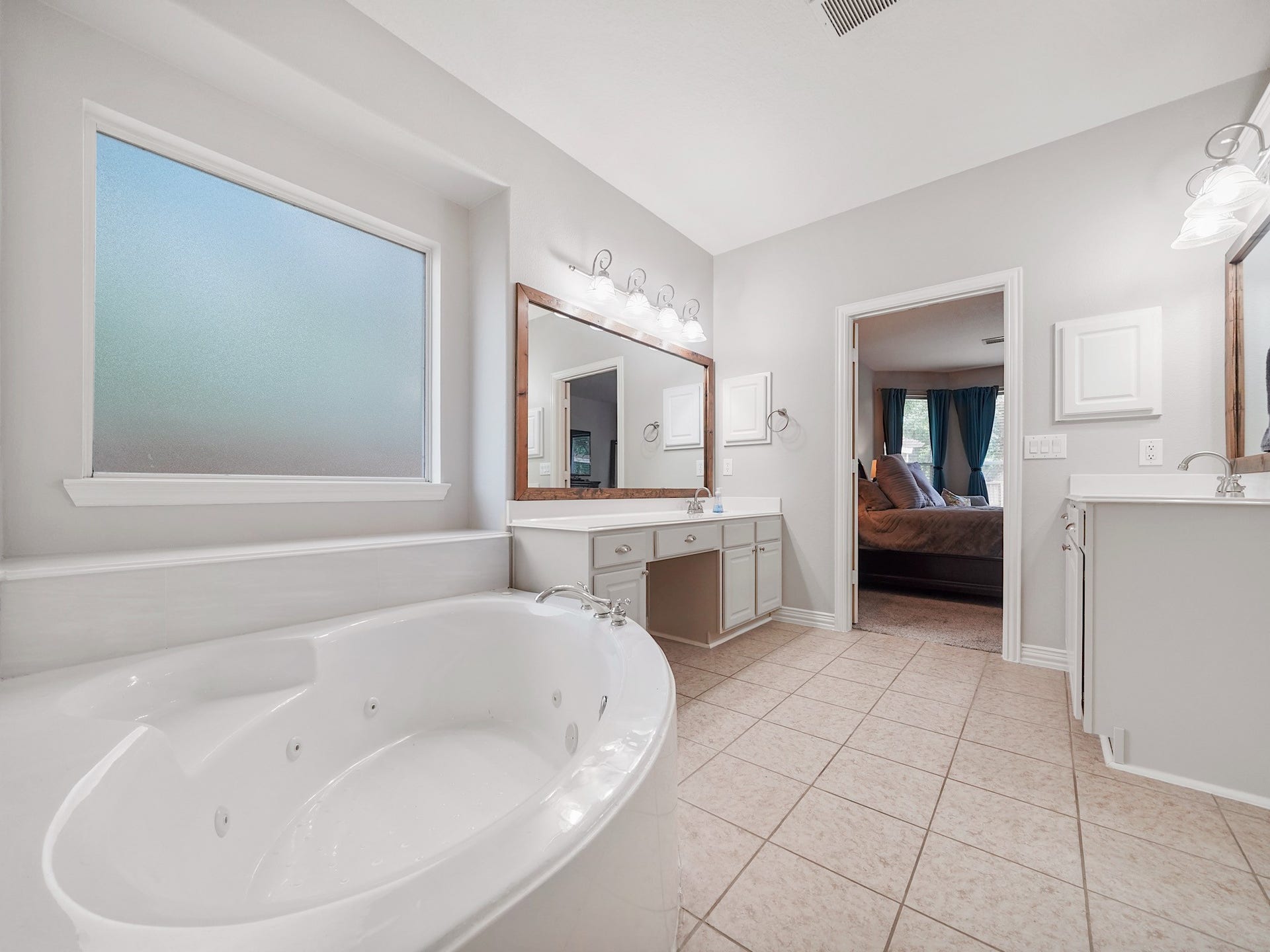 26214 Seminole Hill Lane, Katy, TX 77494 The spa-inspired primary bath invites relaxation with a jetted soaking tub, expansive vanity space, and a bright, open design.