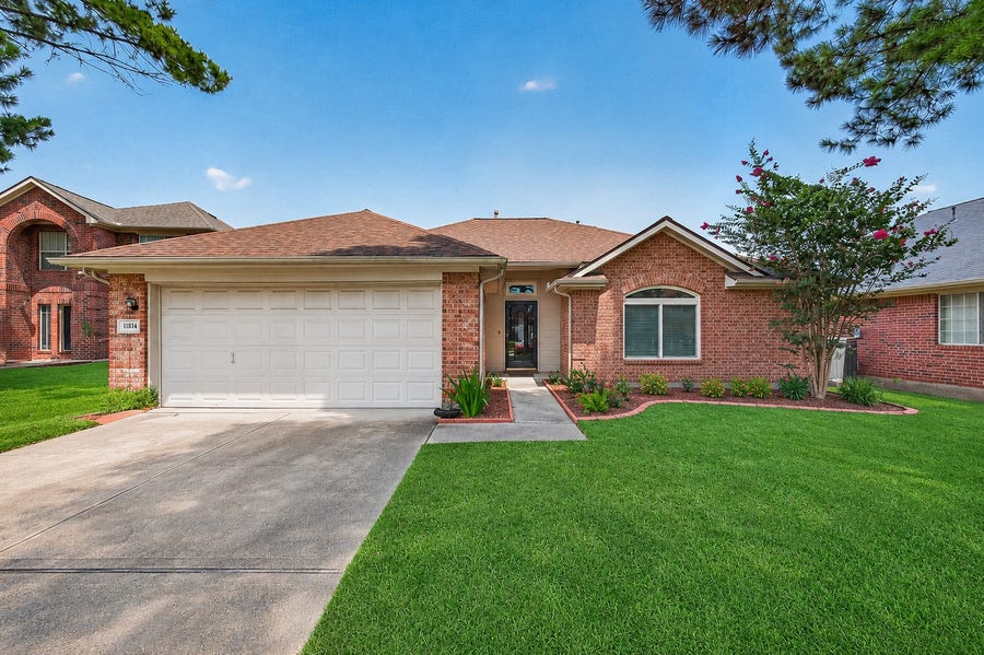 Property photo for 11814 Copperas Creek Drive, Sugar Land, TX